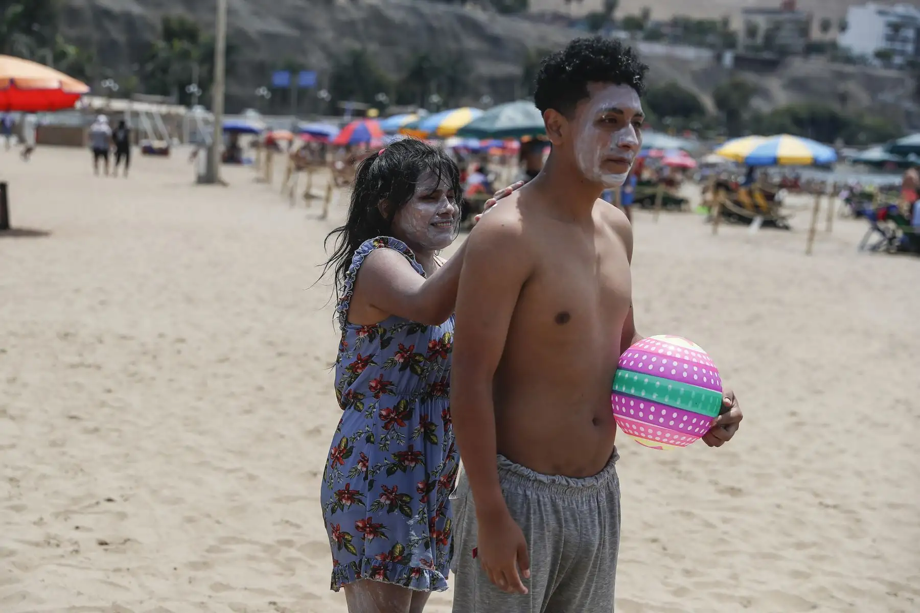 Familias disfrutan de la playa Agua Dulce durante la Navidad.
Foto: ANDINA/Renato Pajuelo
