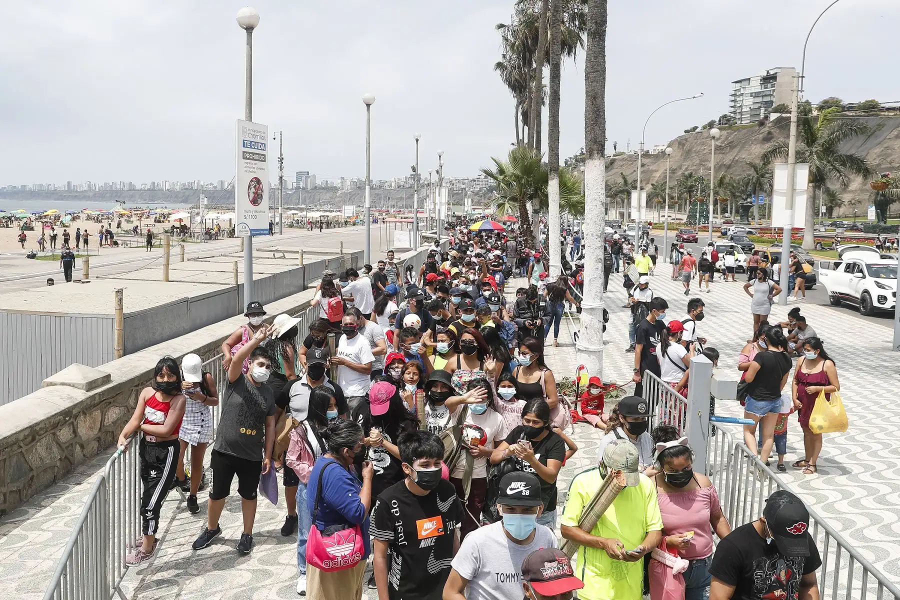 Familias disfrutan de la playa Agua Dulce durante la Navidad.
Foto: ANDINA/Renato Pajuelo