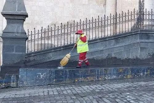 Alrededor de 90 toneladas de residuos sólidos fueron recogidos en el centro de la ciudad de Arequipa, por personal del departamento de limpieza pública de la municipalidad provincial que inició su labor a las 3 de la madrugada de hoy 25 de diciembre.