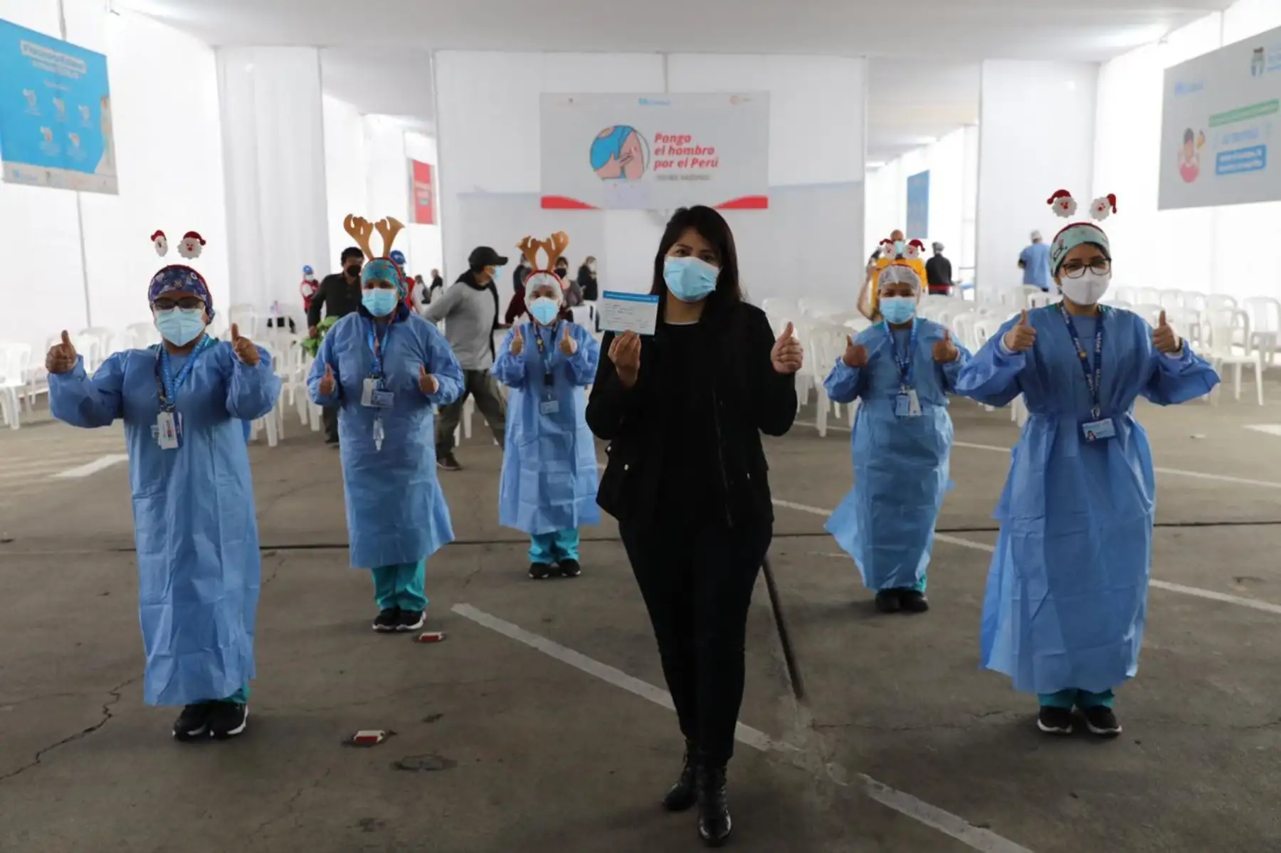Casi 8,000 personas fueron inmunizadas durante las fiestas navideñas en los diferentes centros de vacunación administrados por EsSalud en Lima y Callao, con el único fin de luchar contra la pandemia del covid-19. Foto: EsSalud