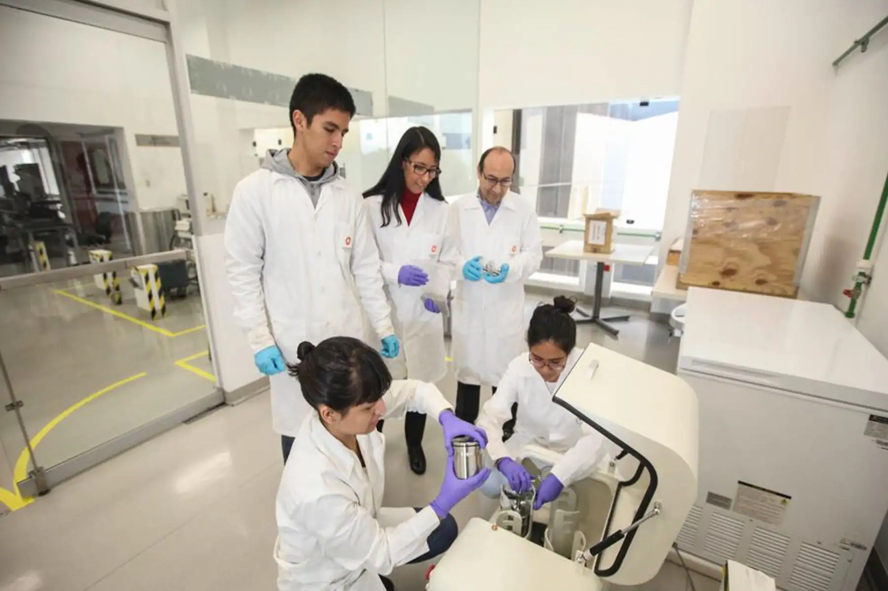 La doctora en Química, Silvia Ponce Álvarez, creó un filtro a base de conchas de abanico y langostinos que serviría para limpiar y descontaminar los metales pesados del agua utilizada en las piscigranjas de truchas.