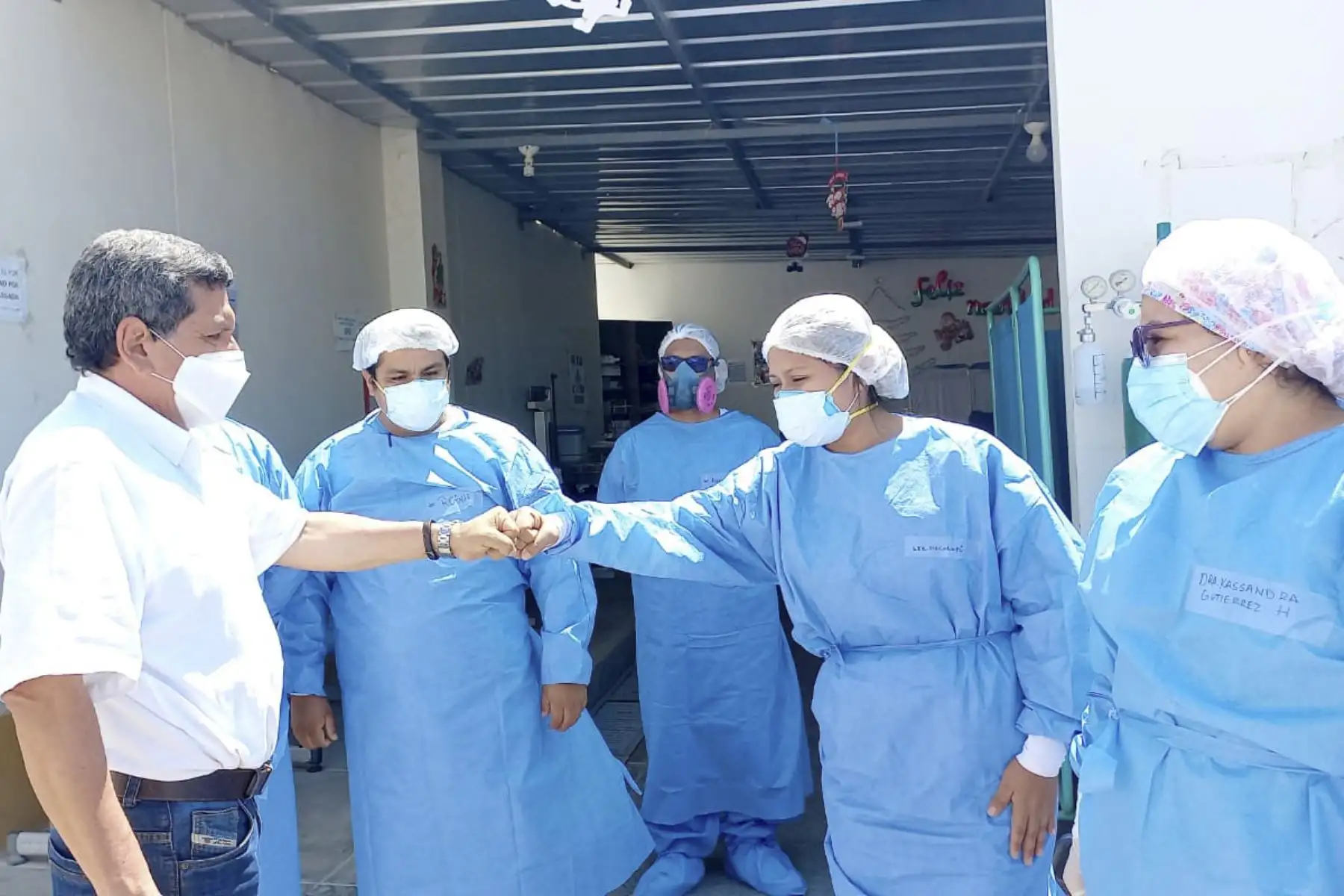El ministro de Salud, Hernando Cevallos, supervisó la operatividad del Hospital Nuestra Señora de Las Mercedes de Paita-Piura. Invocó a la ciudadanía a cumplir las medidas de prevención contra la covid-19, teniendo en cuenta que la variante ómicron ya circula en la región. Foto: Minsa
