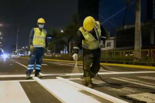 La Municipalidad de Lima inició el pintado de la señalización horizontal en la av. Javier Prado. Foto: ANDINA/Difusión