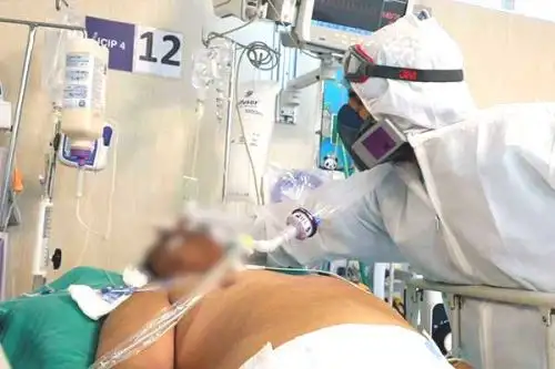 Covid-19: casi el 50% de camas UCI de están ocupadas en hospitales de EsSalud. Foto: ANDINA/EsSalud.