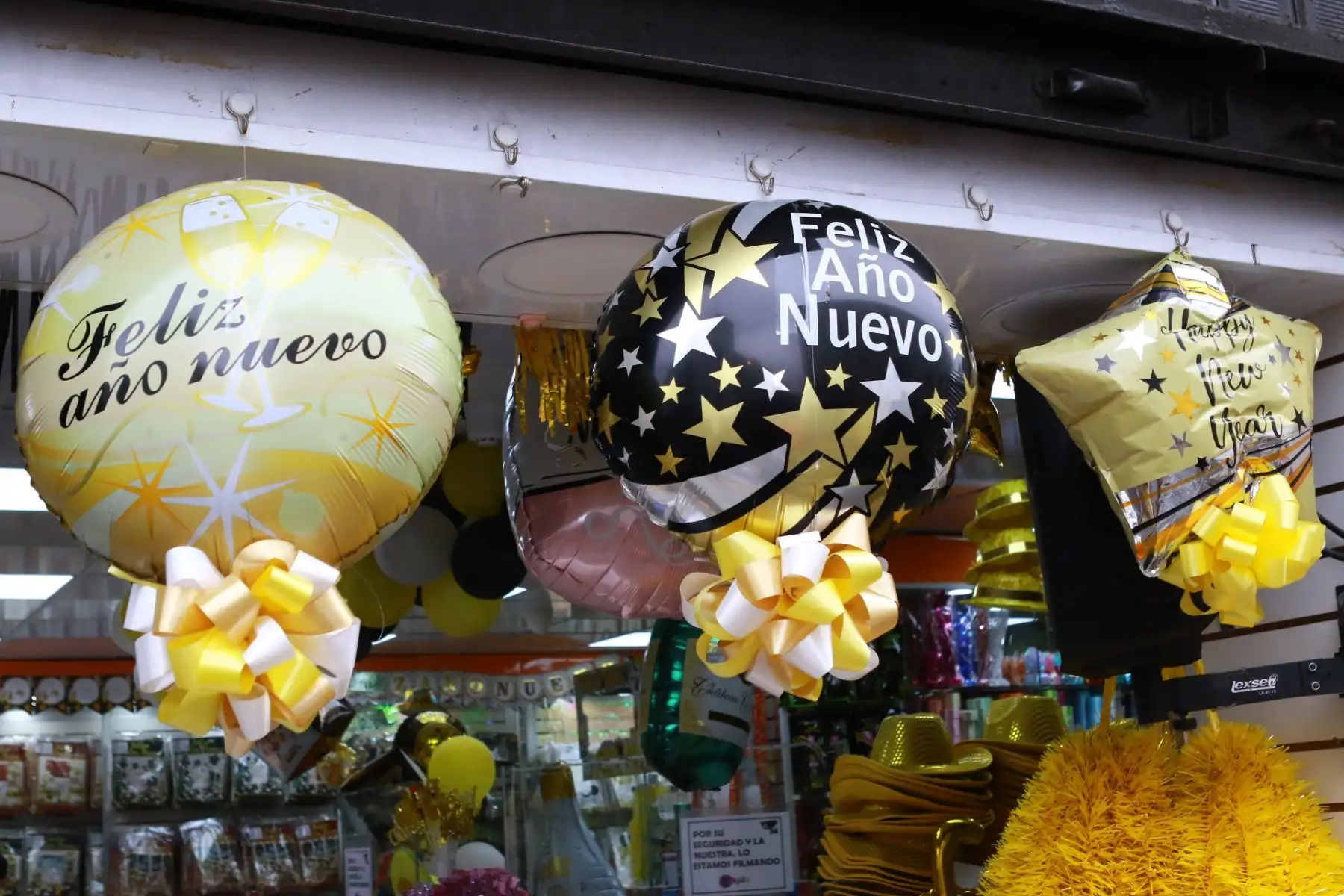 Gran movimiento económico se registra en el Mercado Central y Mesa Redonda ante la llegada del Año Nuevo 2022.
Foto: ANDINA/Héctor Vinces