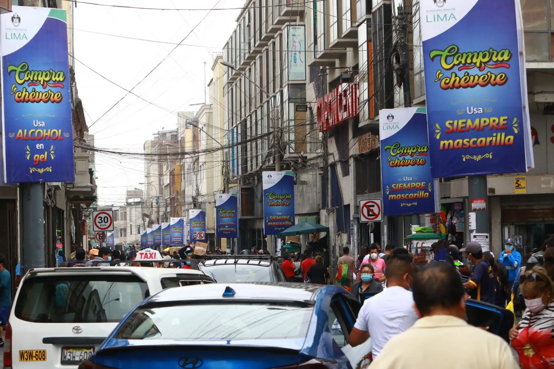 Gran movimiento económico se registra en el Mercado Central y Mesa Redonda ante la llegada del Año Nuevo 2022.
Foto: ANDINA/Héctor Vinces