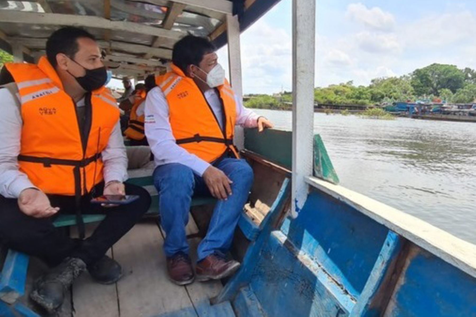 El uso de productos tóxicos para la pesca contamina la laguna Yarinacocha, uno de los principales atractivos de la región Ucayali. Foto: ANDINA/Minam