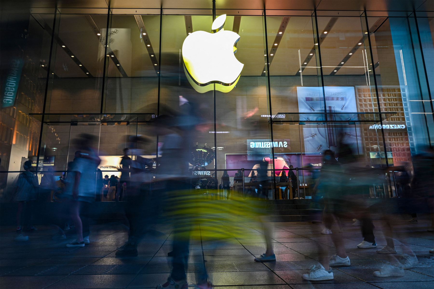 Apple cierra al público sus tiendas en Nueva York ante alza de casos de covid