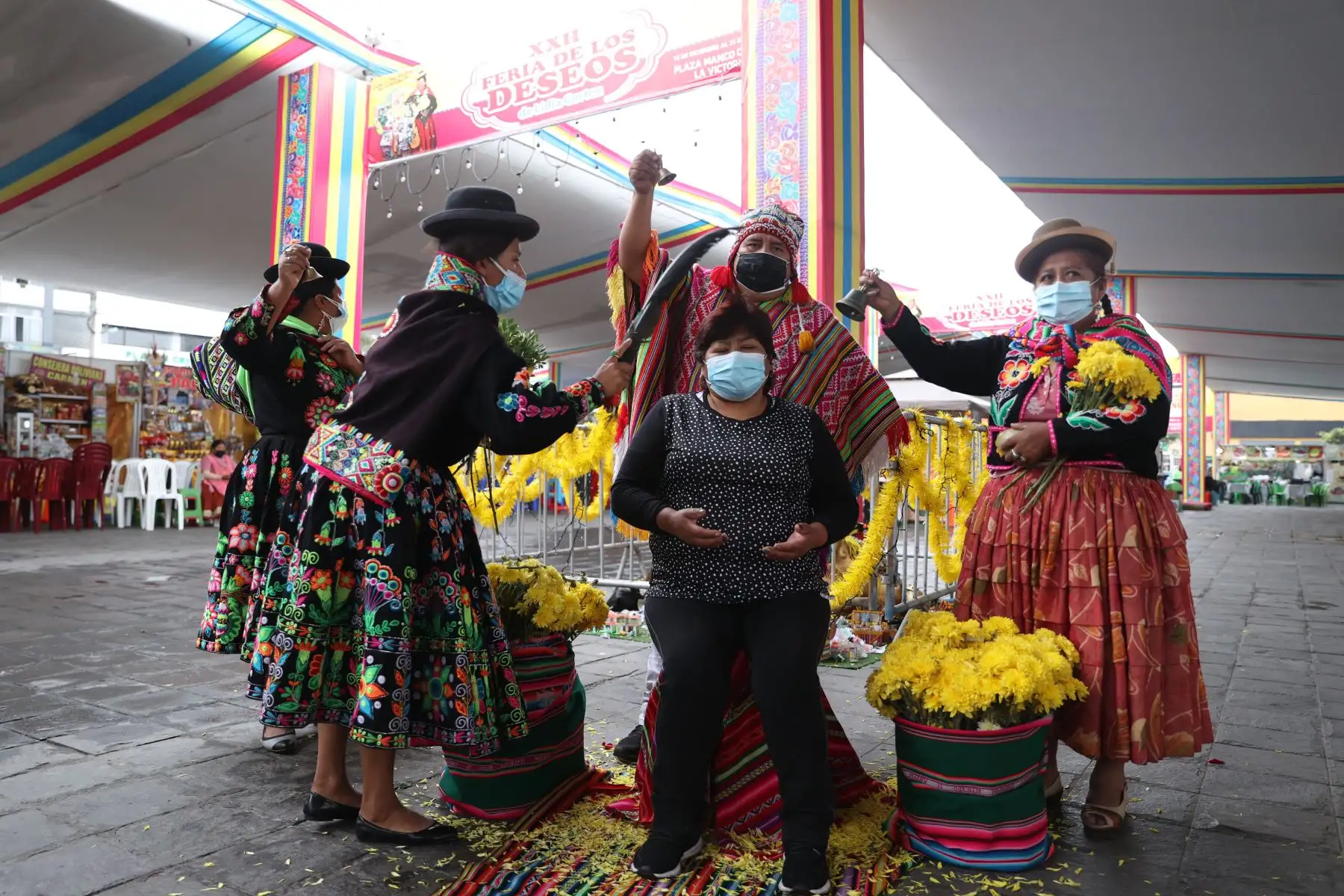 Feria de los Deseos en la Plaza Manco Cápac en La Victoria, donde realizan rituales de Año Nuevo.
Foto: ANDINA/Jhonel Rodríguez Robles