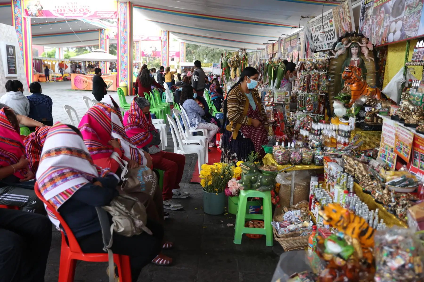 Feria de los Deseos en la Plaza Manco Cápac en La Victoria, donde realizan rituales de Año Nuevo.
Foto: ANDINA/Jhonel Rodríguez Robles