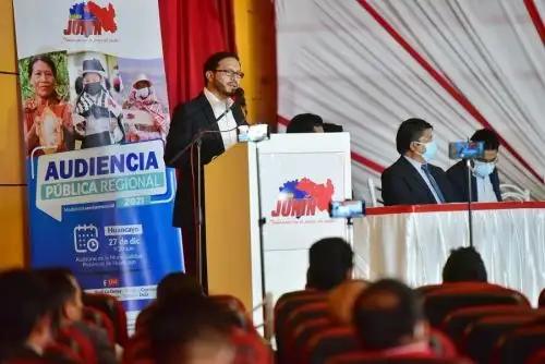 En una audiencia pública semipresencial realizada en la ciudad de Huancayo, el gobernador regional de Junín, Fernando Orihuela, resaltó las prioridades de su gestión, que comprende ejes como: potenciar la capacidad instalada del sector salud, la integración vial, desarrollo productivo agrario, los mismos que tiene resultados en la generación de empleo en las nueve provincias del departamento.
