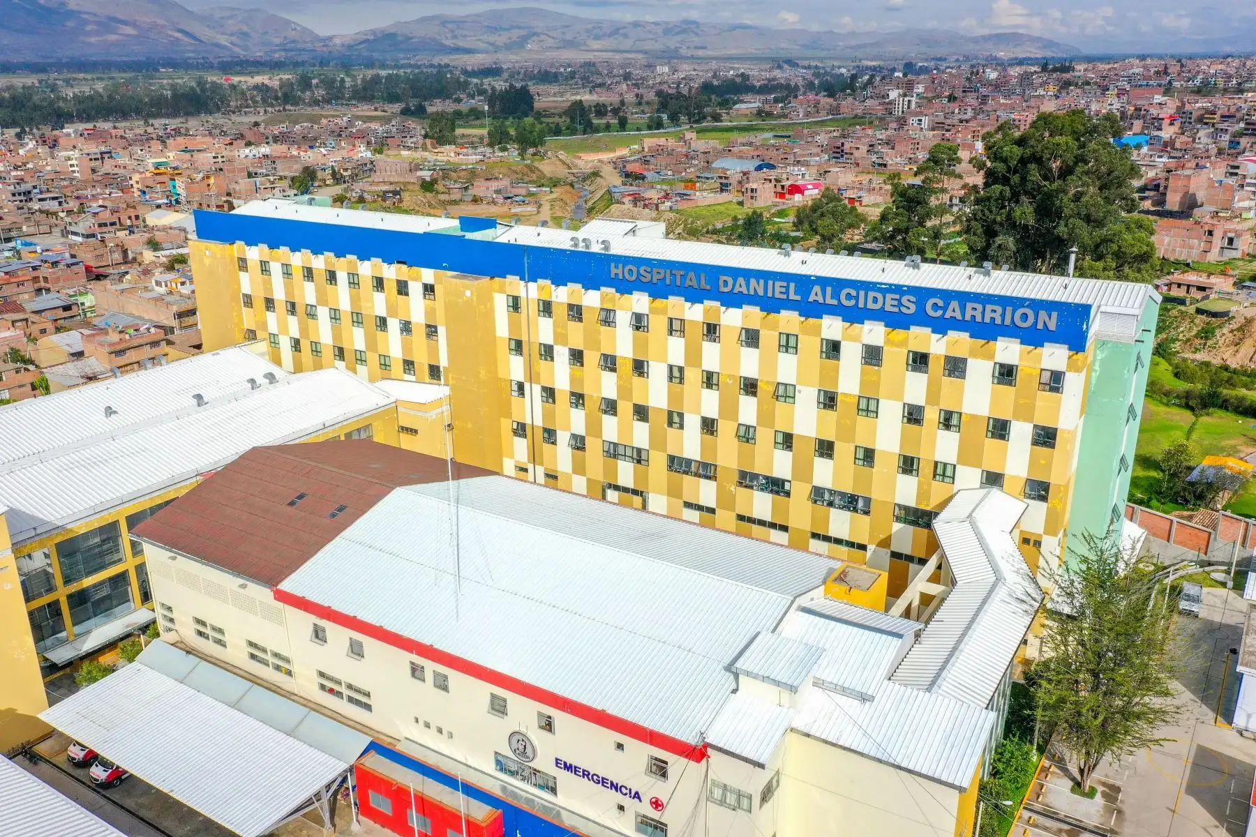 El Ministro de Transportes y Comunicaciones, Juan Silva Villegas, puso en funcionamiento dos modernas plantas de oxígeno en el Hospital Regional Docente Quirúrgico Daniel Alcides Carrión de Huancayo, que beneficiarán a los pacientes con Covid-19 de la macro región centro.
Foto: MTC