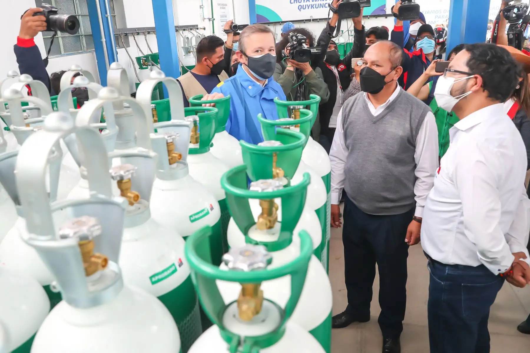 El Ministro de Transportes y Comunicaciones, Juan Silva Villegas, puso en funcionamiento dos modernas plantas de oxígeno en el Hospital Regional Docente Quirúrgico Daniel Alcides Carrión de Huancayo, que beneficiarán a los pacientes con Covid-19 de la macro región centro.
Foto: MTC