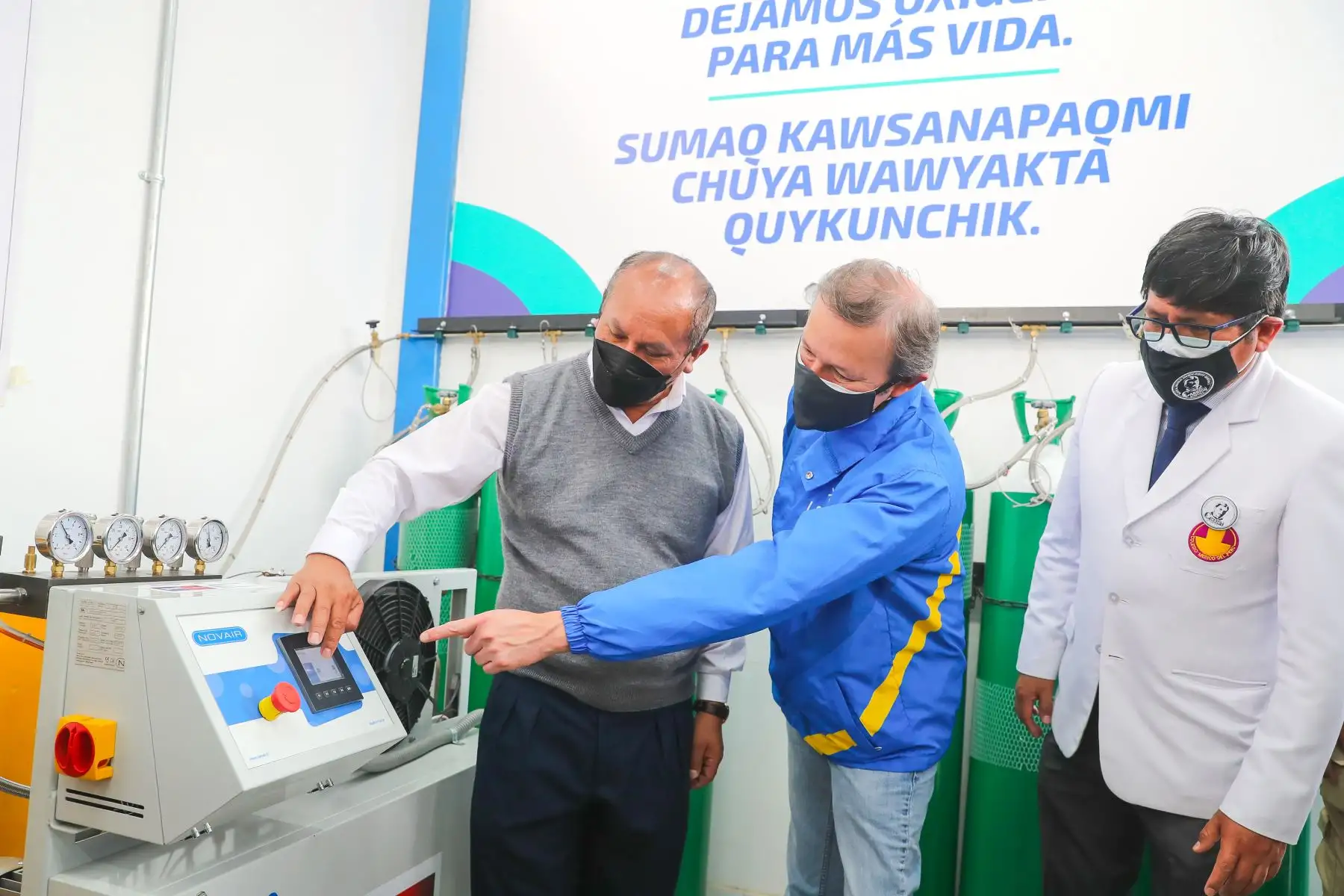 El Ministro de Transportes y Comunicaciones, Juan Silva Villegas, puso en funcionamiento dos modernas plantas de oxígeno en el Hospital Regional Docente Quirúrgico Daniel Alcides Carrión de Huancayo, que beneficiarán a los pacientes con Covid-19 de la macro región centro.
Foto: MTC