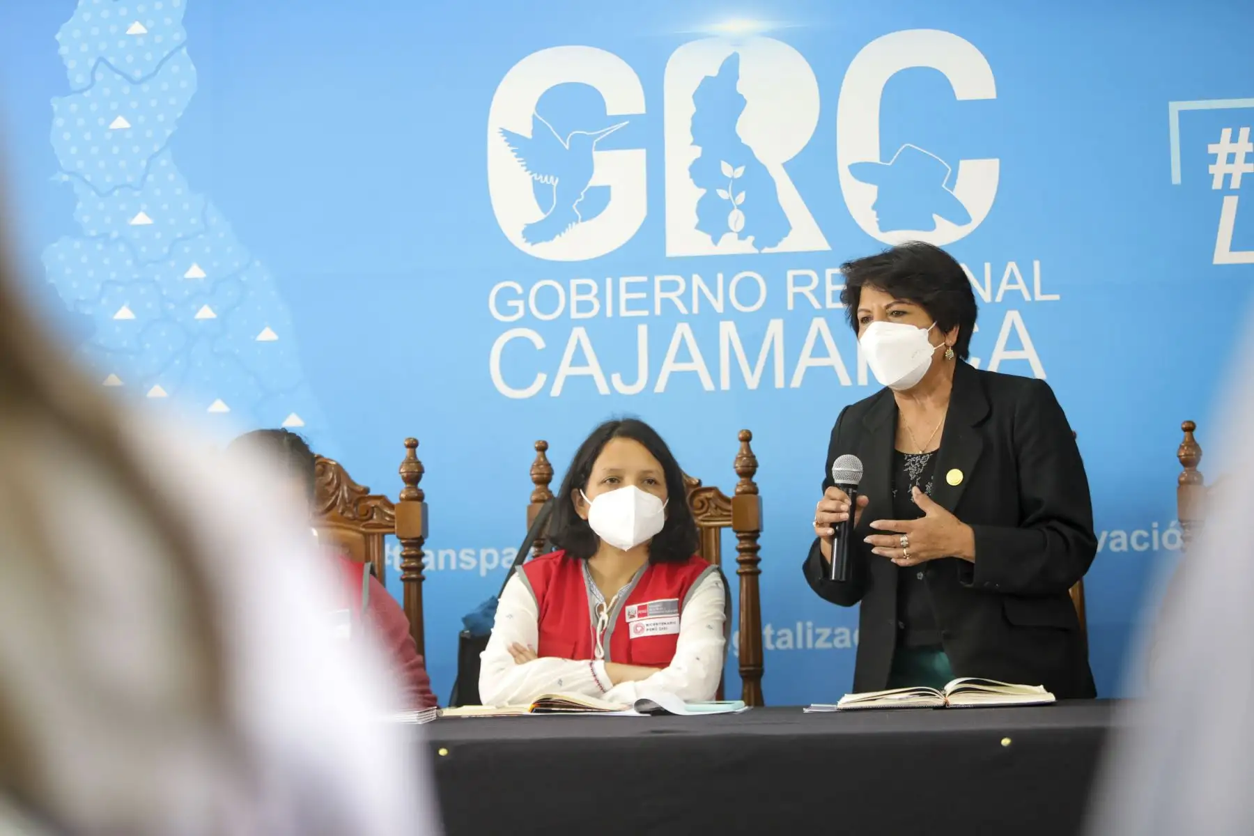 Con el objetivo de reforzar el trabajo conjunto entre el Ministerio de la Mujer y Poblaciones vulnerables (MIMP) y el Gobierno Regional de Cajamarca, la titular del sector, Anahí Durand, se reunió con la vicegobernadora regional, Angélica Bazán Chávarry, y otras autoridades regionales para entablar un diálogo a cerca del convenio de gestión vigente entre ambas instituciones a fin de prevenir la violencia contra la mujer y proteger oportuna y eficazmente a las poblaciones vulnerables.  Foto: ANDINA/Difusión