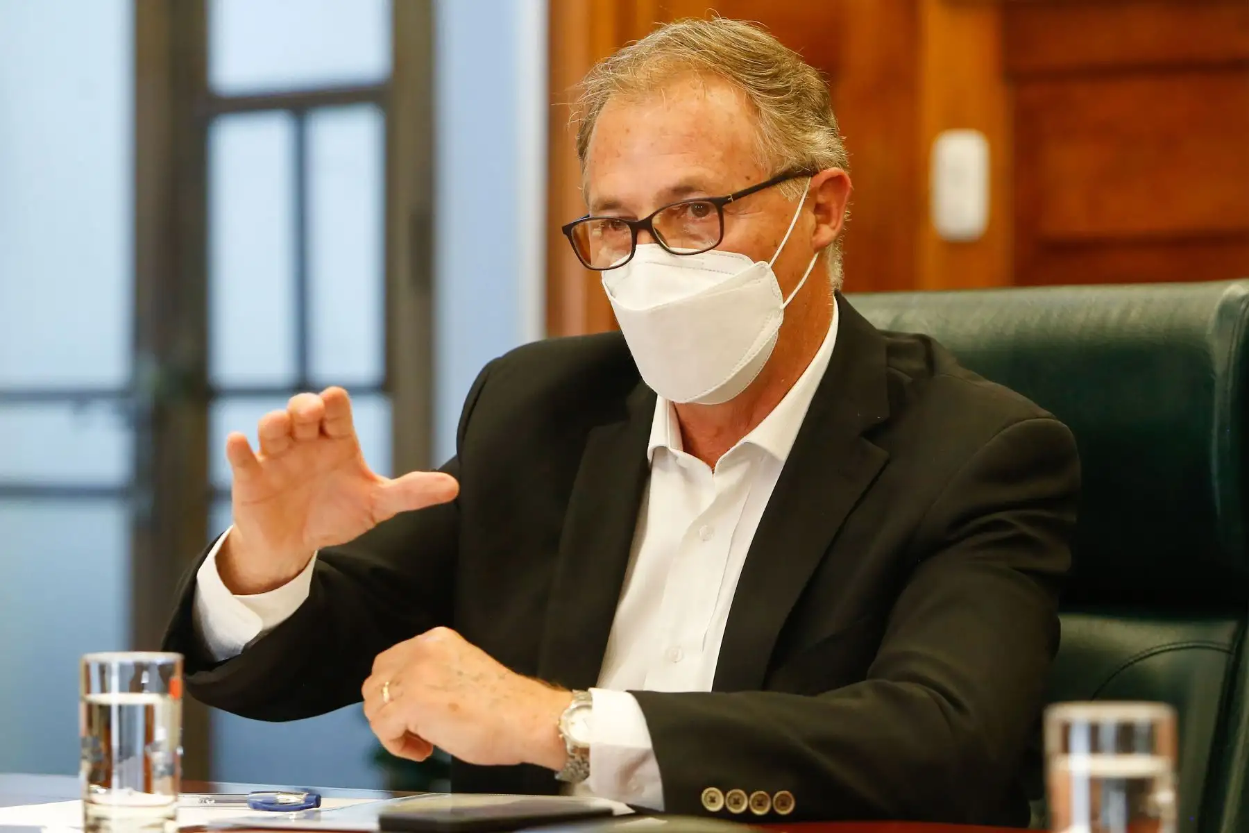 Ministro de Salud, Hernando Cevallos se reúne con alcalde de Lima, Jorge Muñoz y autoridades policiales y militares para evaluar posible cierre de playas por los días feriados de Año Nuevo.
Foto: Minsa