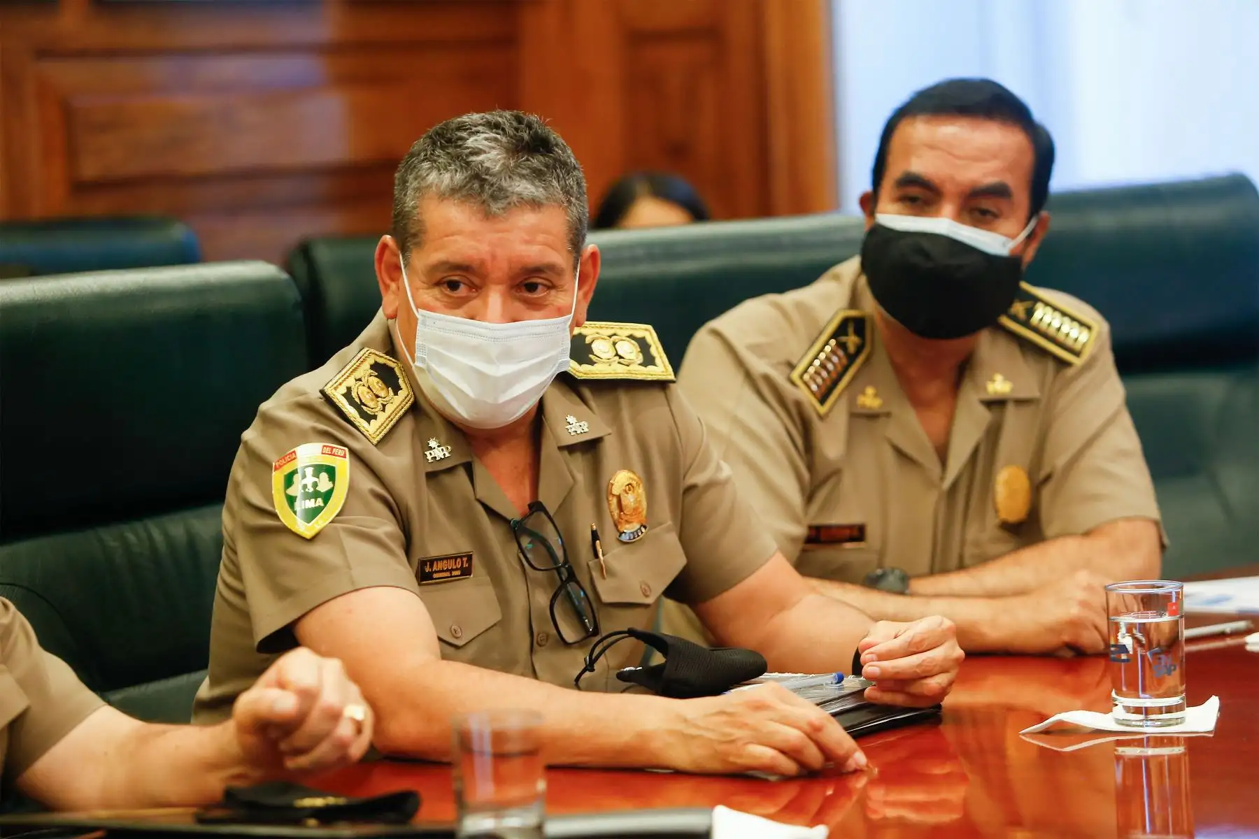 Ministro de Salud, Hernando Cevallos se reúne con alcalde de Lima, Jorge Muñoz y autoridades policiales y militares para evaluar posible cierre de playas por los días feriados de Año Nuevo.
Foto: Minsa