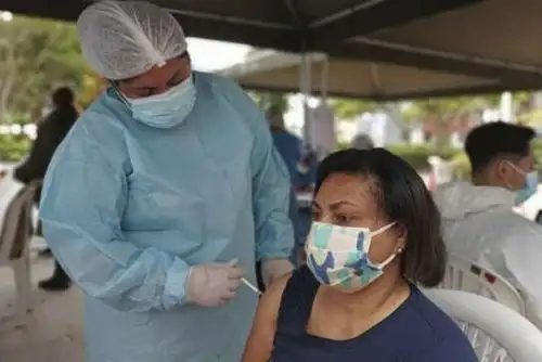 En el Perú 3 millones 437,246 personas ya tiene las tres dosis. ANDINA/ Minsa
