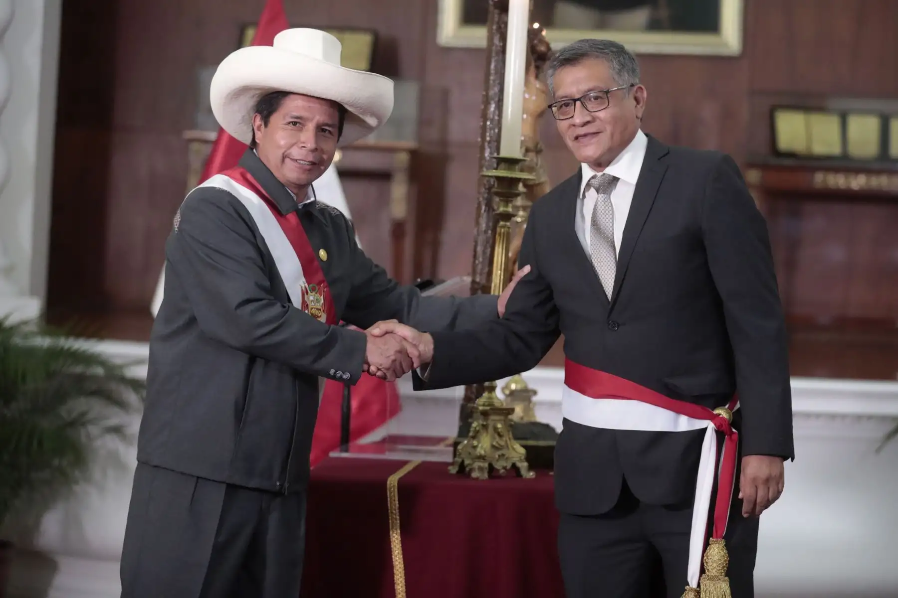 Rosendo Leoncio Serna Román juró como nuevo ministro del Educación en una ceremonia presidida por el Jefe del Estado, Pedro Castillo, en la sede de Palacio de Gobierno. Foto: ANDINA/Presidencia Perú