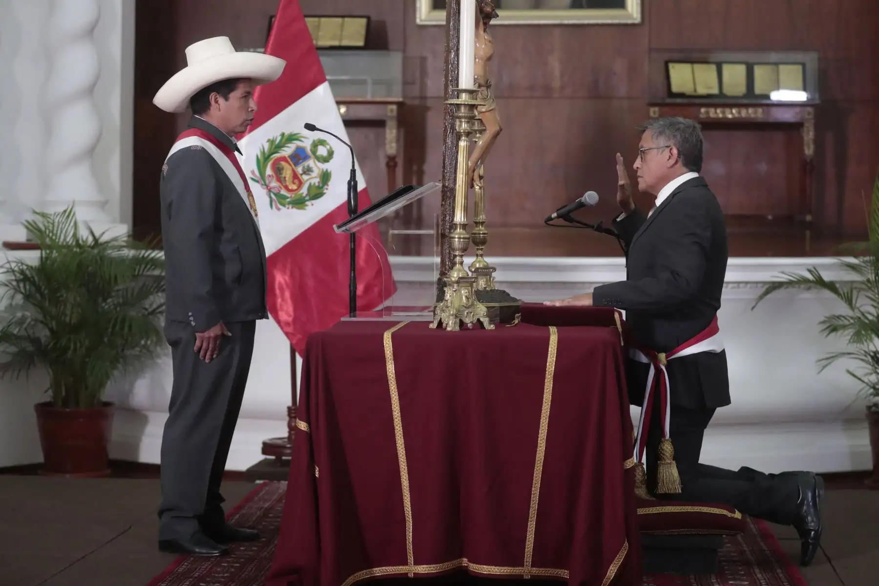Rosendo Leoncio Serna Román juró como nuevo ministro del Educación en una ceremonia presidida por el Jefe del Estado, Pedro Castillo, en la sede de Palacio de Gobierno. Foto: ANDINA/Presidencia Perú