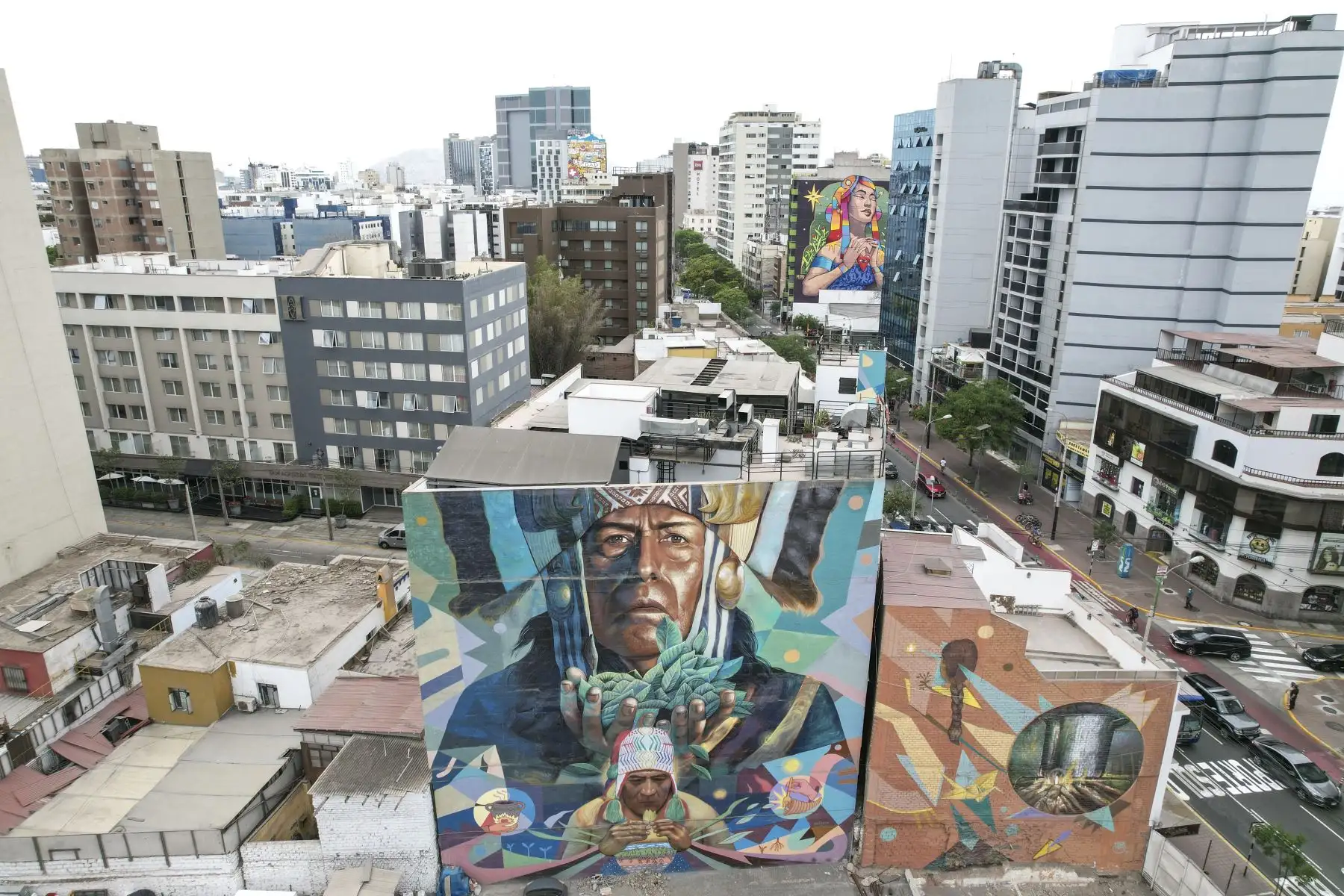 Murales pintados por artistas urbanos se exhiben en paredes de edificios y casas de Miraflores. Los jóvenes artistas imponen sus coloridas obras en paredes que anteriormente lucían vacías. Foto: ANDINA/Jhonel Rodríguez Robles