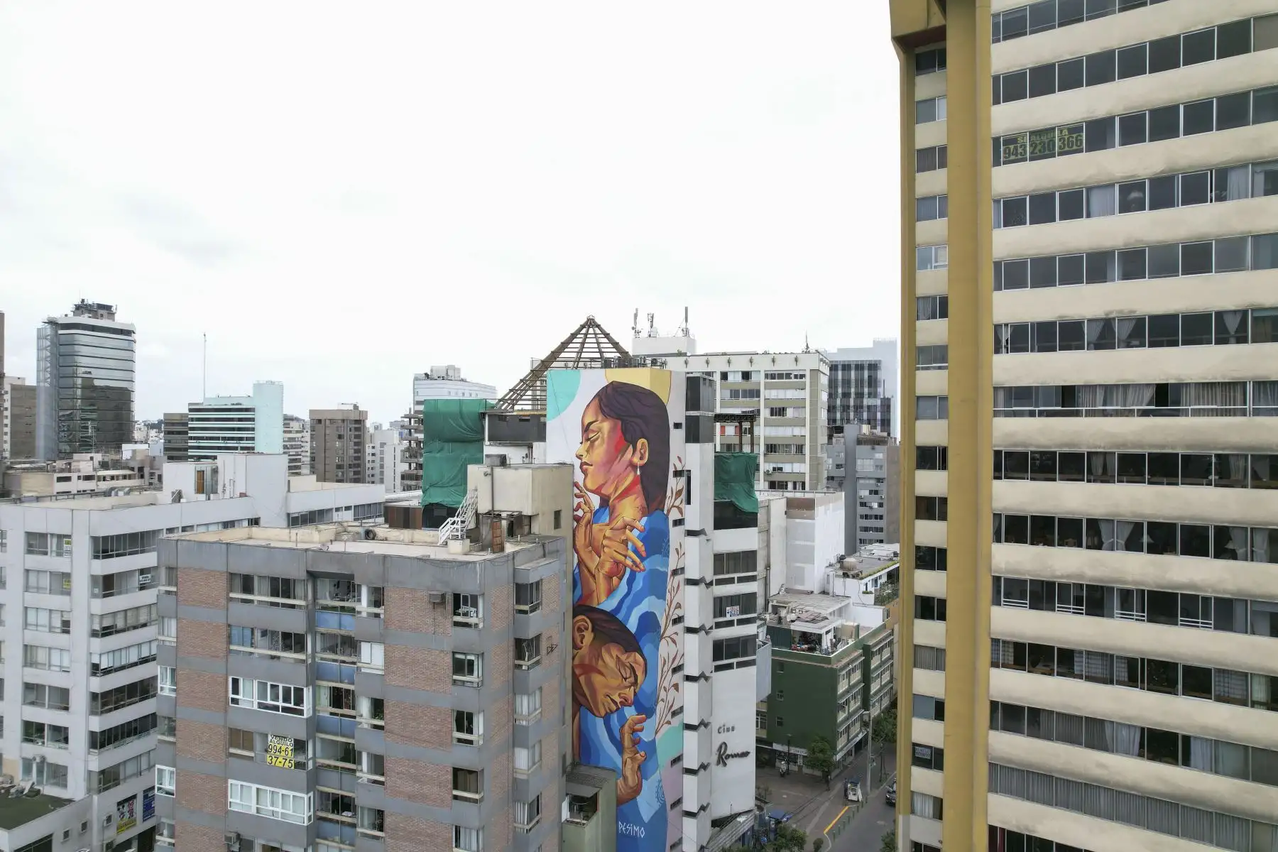 Murales pintados por artistas urbanos se exhiben en paredes de edificios y casas de Miraflores. Los jóvenes artistas imponen sus coloridas obras en paredes que anteriormente lucían vacías. Foto: ANDINA/Jhonel Rodríguez Robles