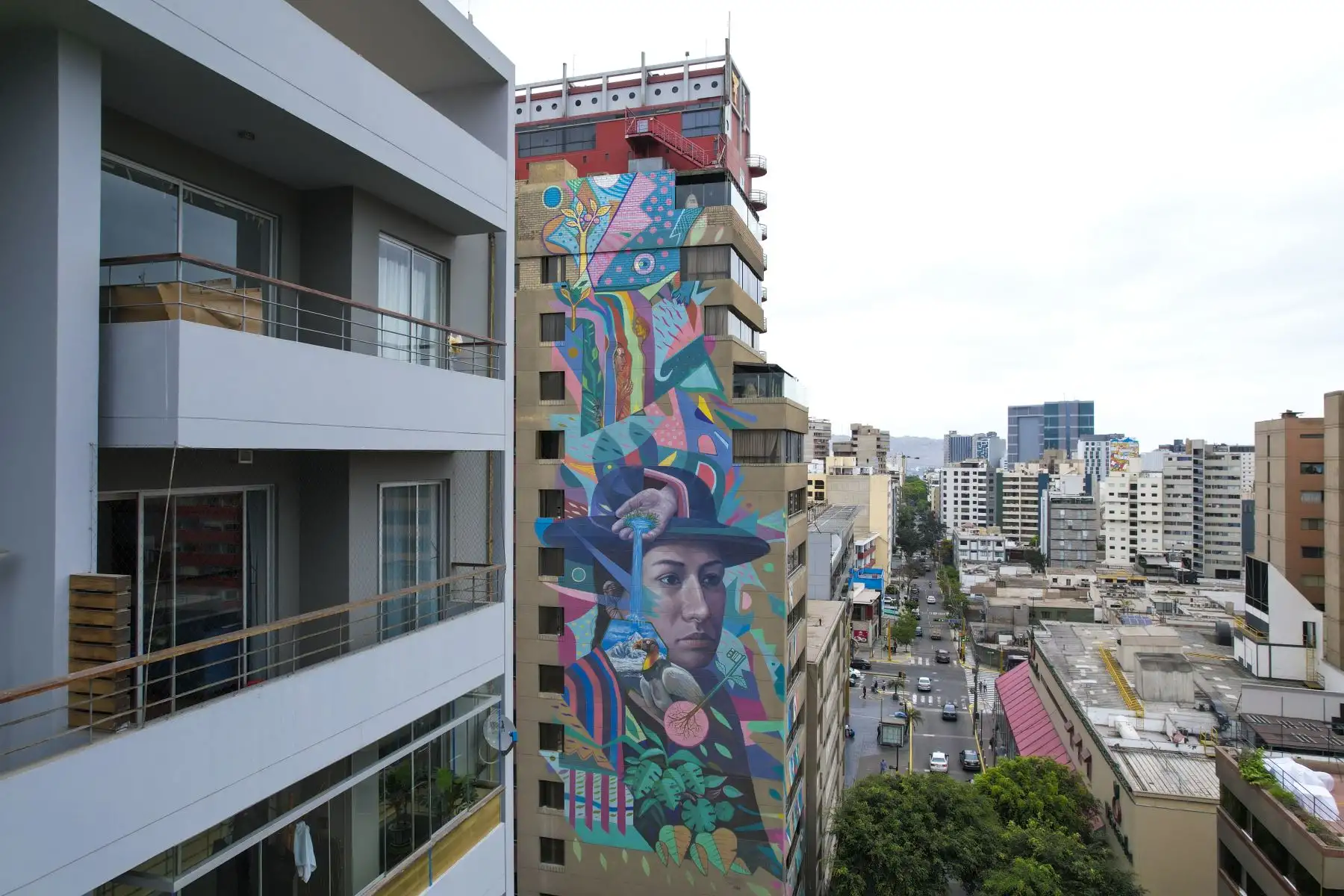 Murales pintados por artistas urbanos se exhiben en paredes de edificios y casas de Miraflores. Los jóvenes artistas imponen sus coloridas obras en paredes que anteriormente lucían vacías. Foto: ANDINA/Jhonel Rodríguez Robles