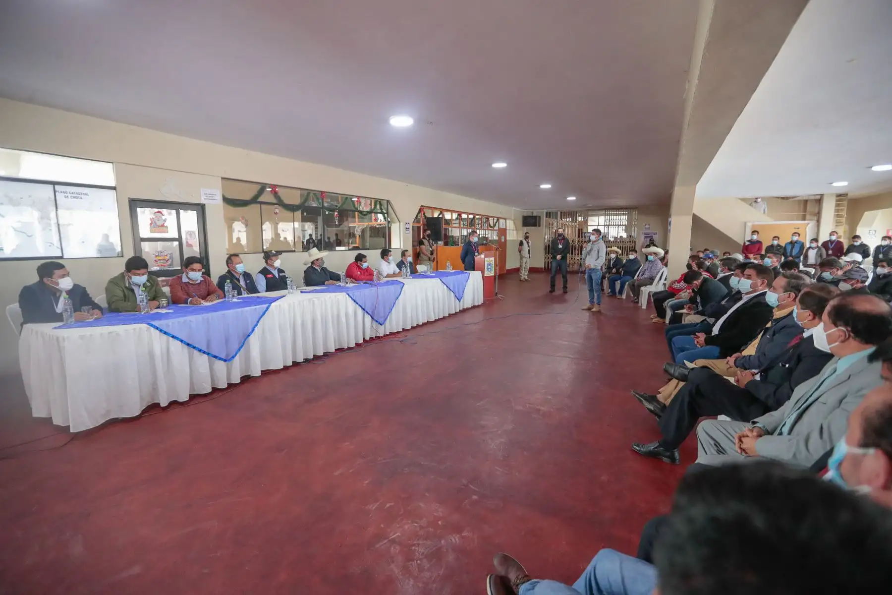 Presidente de la República, Pedro Castillo, sostiene reunión con el alcalde provincial, alcaldes distritales y representantes de la sociedad civil de Chota, en Cajamarca.
Foto: ANDINA/Prensa Presidencia