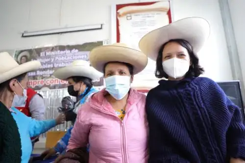 La ministra de la Mujer y Poblaciones Vulnerables, Anahí Durand, resaltó hoy el liderazgo de las ronderas que contribuyen, desde su organización, a la prevención y atención de los casos de violencia contra las mujeres, en todas sus formas.