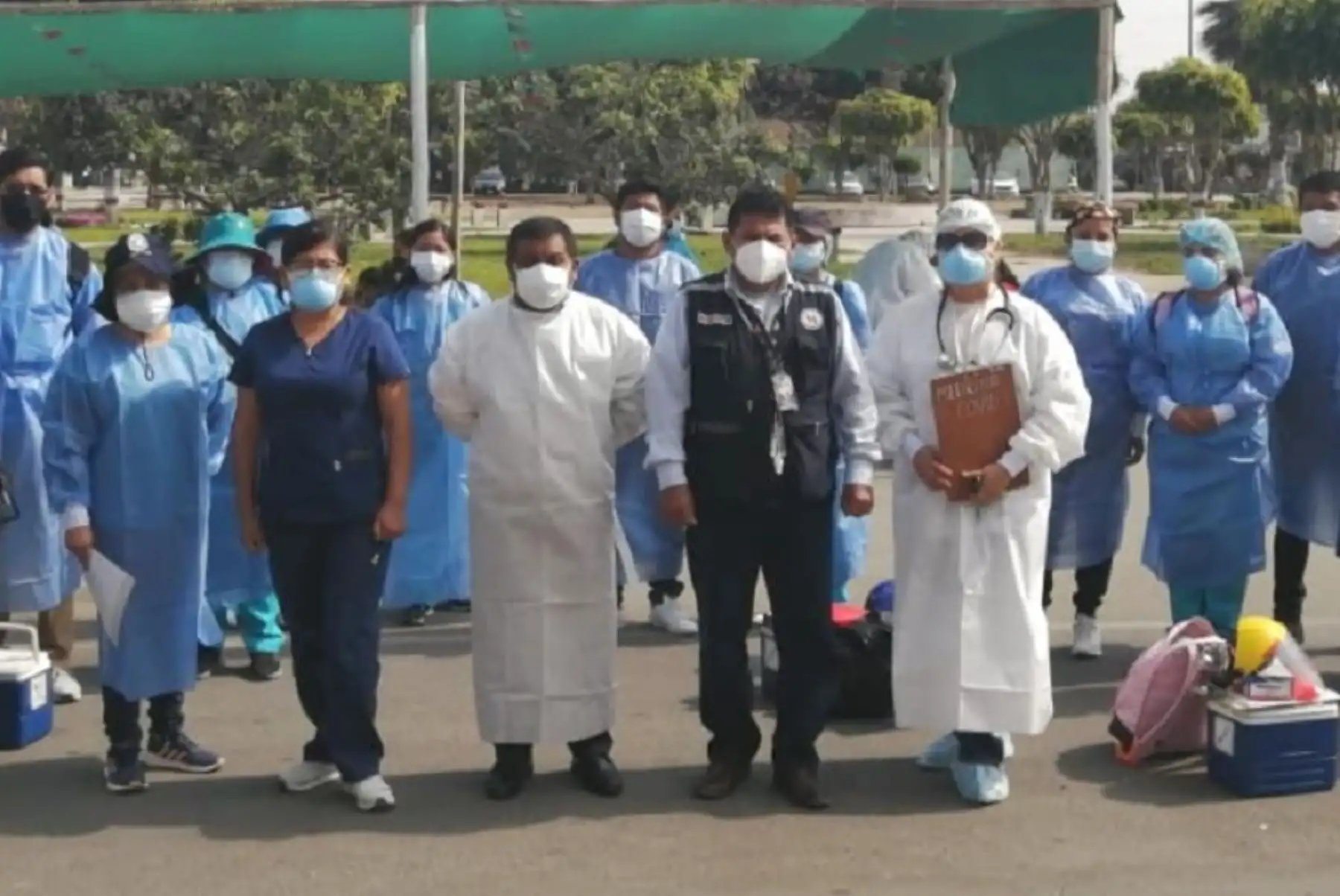 Las brigadas de la Red de Salud Pacífico Norte han realizado el cerco perímetro de la zona donde se ha confirmado el primer caso de infección con la variante ómicron del covid-19, a fin de evitar posible contagio en los pobladores del lugar.