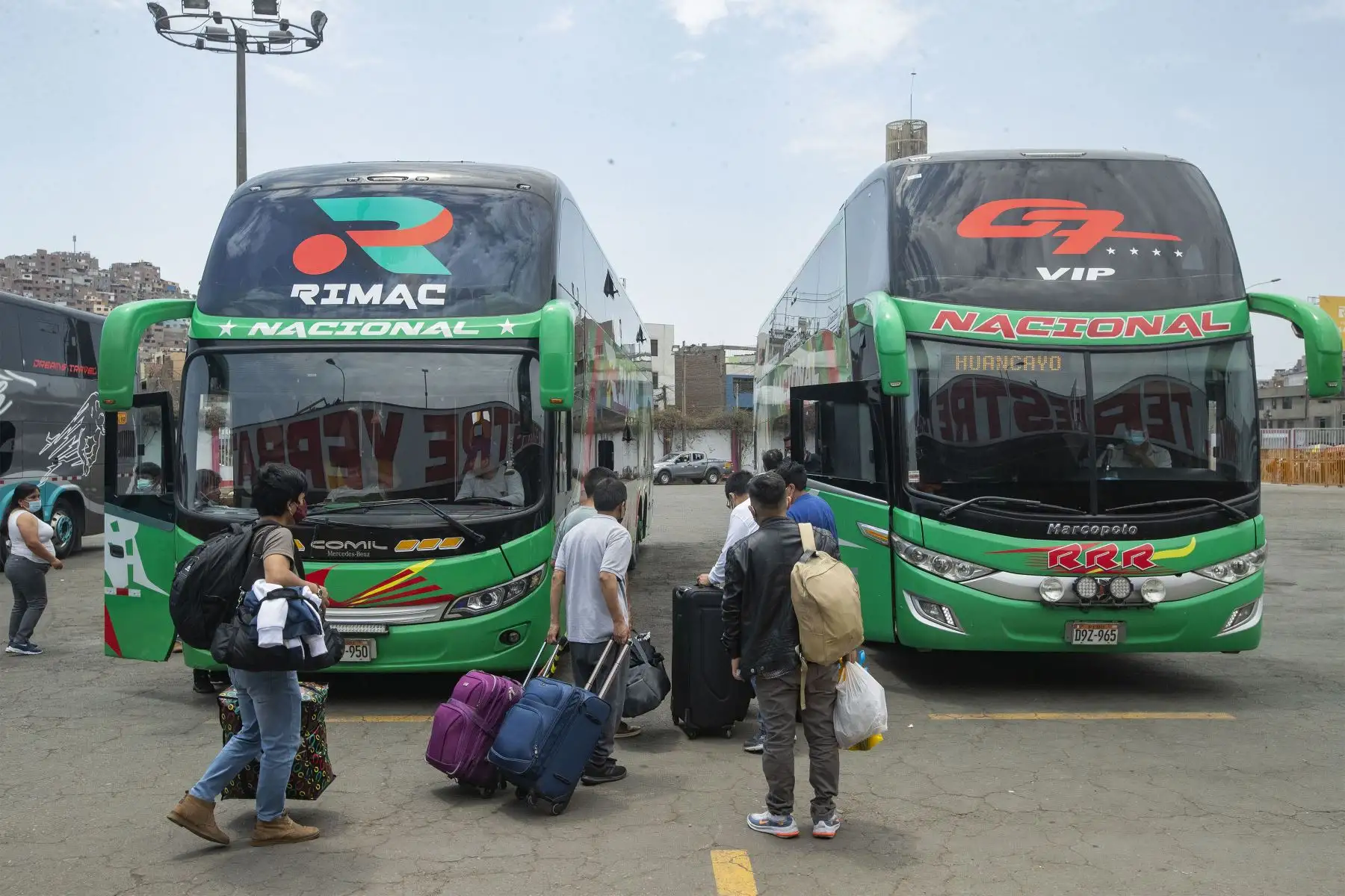 Brigadas del Ministerio de Salud realiza campaña de descarte de covid-19, a través de pruebas antígenas y moleculares a transportistas y viajeros en el Terminal Terrestre de Yerbateros.
Foto: ANDINA/Carla Patiño Ramírez