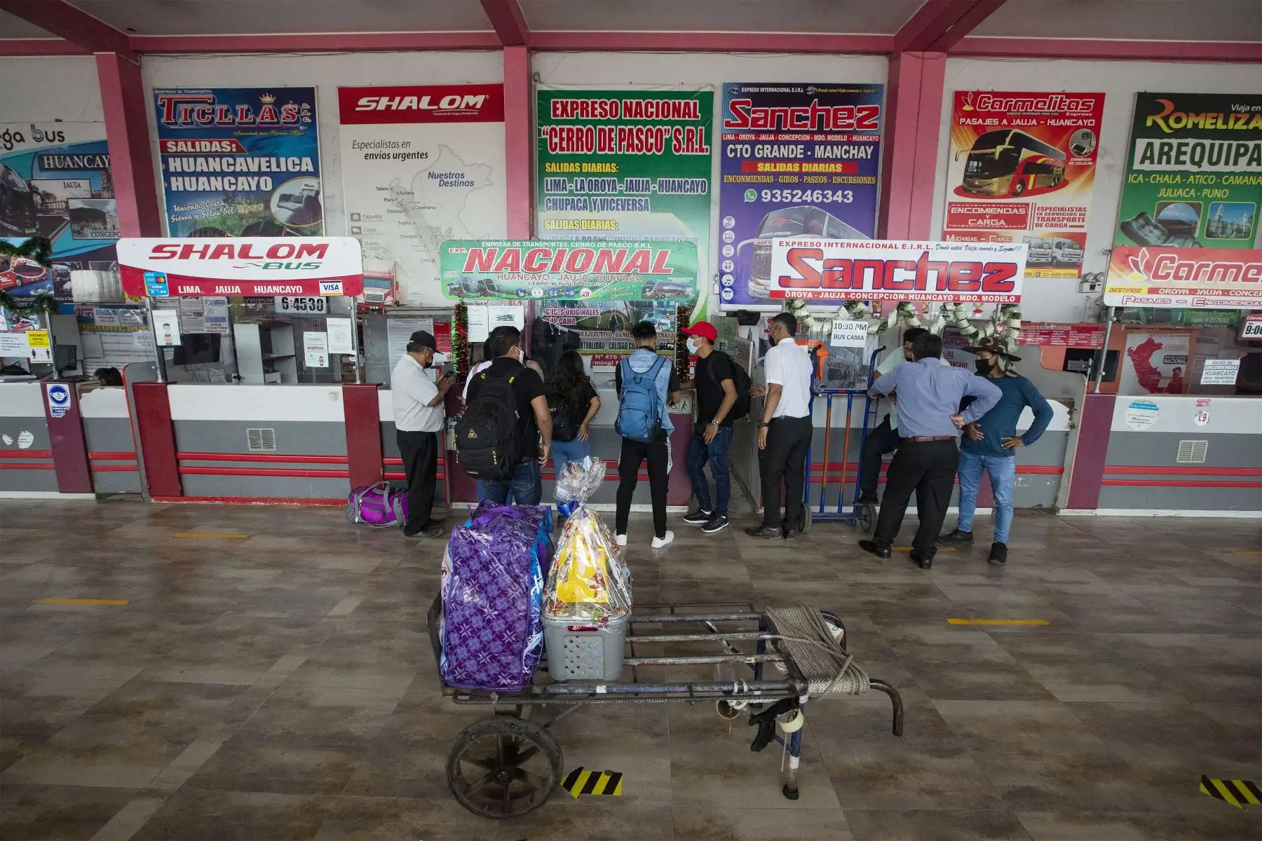 Brigadas del Ministerio de Salud realiza campaña de descarte de covid-19, a través de pruebas antígenas y moleculares a transportistas y viajeros en el Terminal Terrestre de Yerbateros.
Foto: ANDINA/Carla Patiño Ramírez