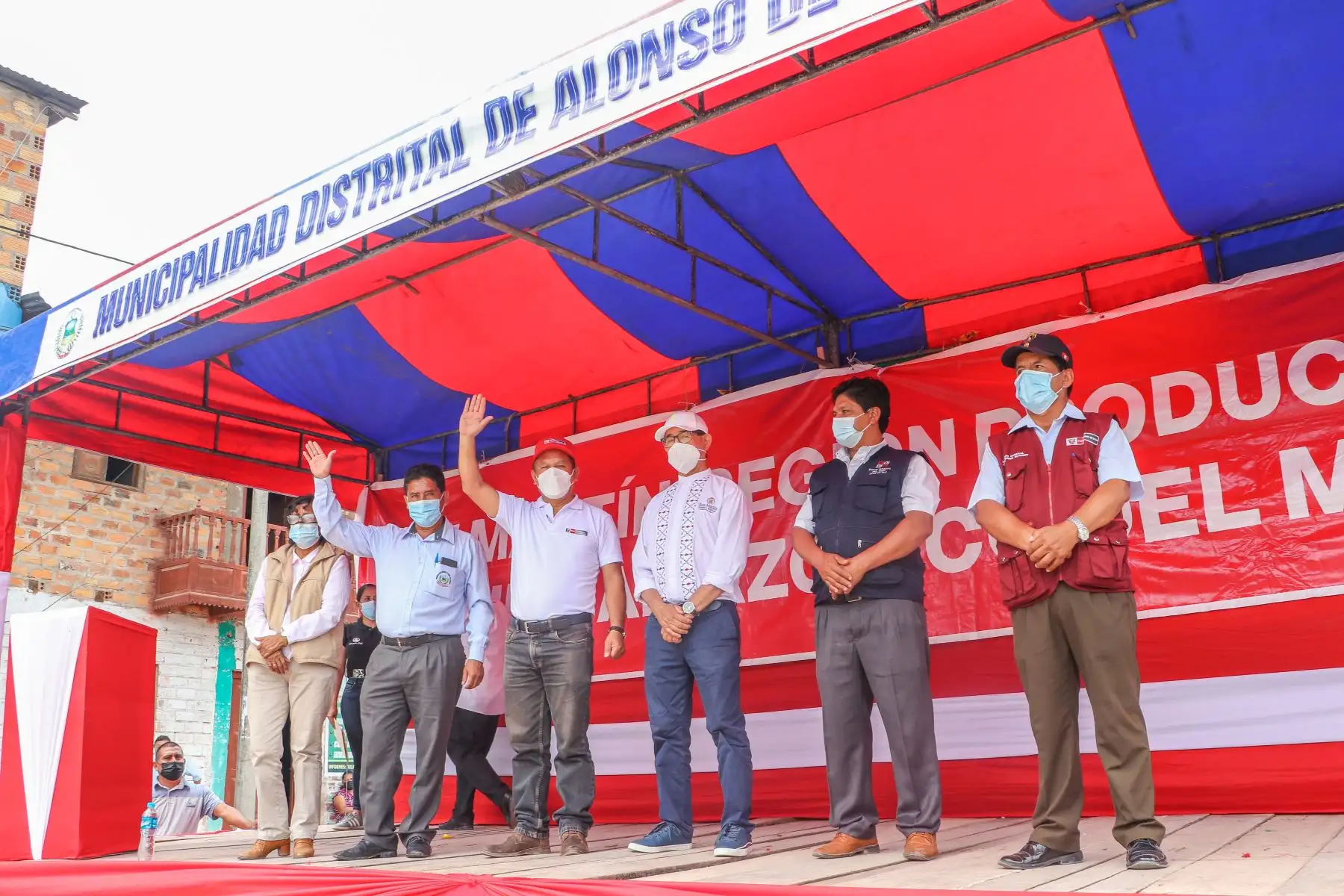 Ministro de Transportes y Comunicaciones, Juan Silva anuncia la instalación de dos puentes y el mejoramiento de caminos vecinales en la región San Martin.
Foto: MTC