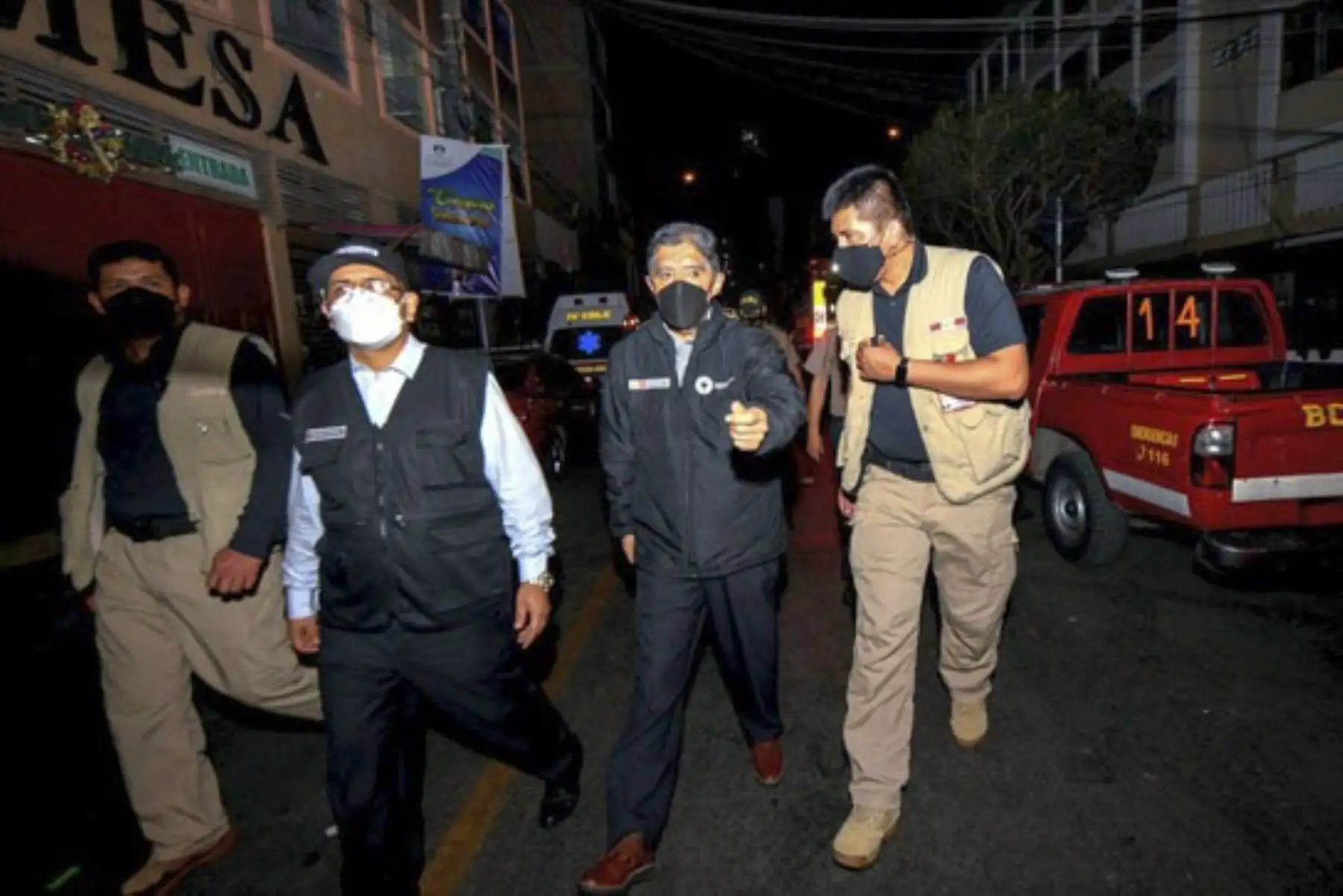 El ministro del Interior, Avelino Guillén, acudió hasta la zona del incendio que se inició este jueves en una galería ubicada en la intersección de los jirones Puno y Andahuaylas, en el Centro de Lima. Foto: ANDINA/difusión.