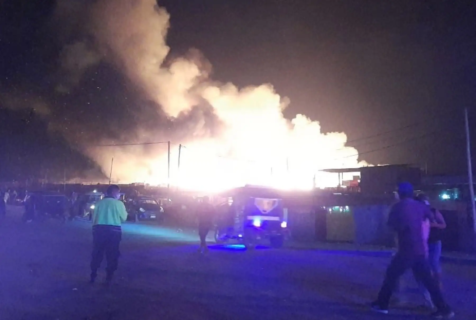 Incendio urbano alcanzó viviendas de material rústico del sector 3 Estrellas del asentamiento humano Nuevo Renacer, en Chimbote. Foto: ANDINA/Difusión