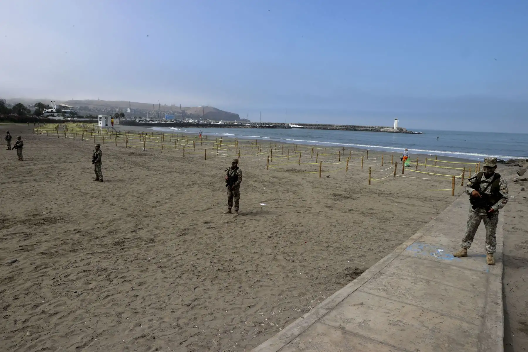 Playas de Lima ya fueron cerradas y y permanecerán así hasta el 1 de enero conforme a las medidas dispuestas por el Gobierno, a fin de evitar posibles contagios de la covid-19. Foto: ANDINA/Vidal Tarqui