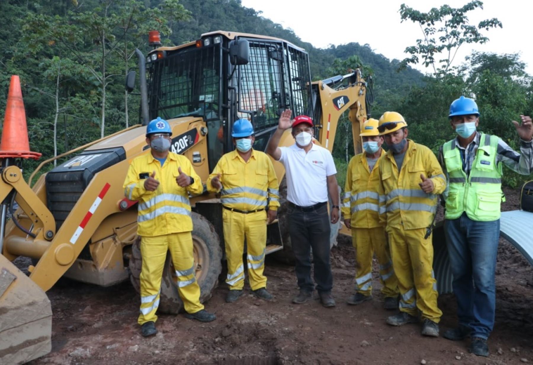 Durante su recorrido por la región San Martín, el ministro de Transportes y Comunicaciones, Juan Francisco Silva, también supervisó la carretera Tarapoto-Yurimaguas, a la altura del kilómetro 30. Esa zona había sido afectada por la activación de una quebrada, pero que ya se ha restablecido el tránsito.