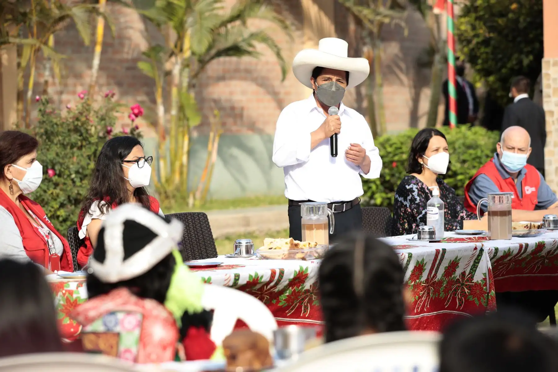 Presidente de la República, Pedro Castillo junto a ministra de la Mujer y Poblaciones Vulnerables, Anahí Durand, visitó el Centro de Acogida Residencial – CAR San Miguel Arcángel del INABIF.
Foto: ANDINA/Prensa Presidencia