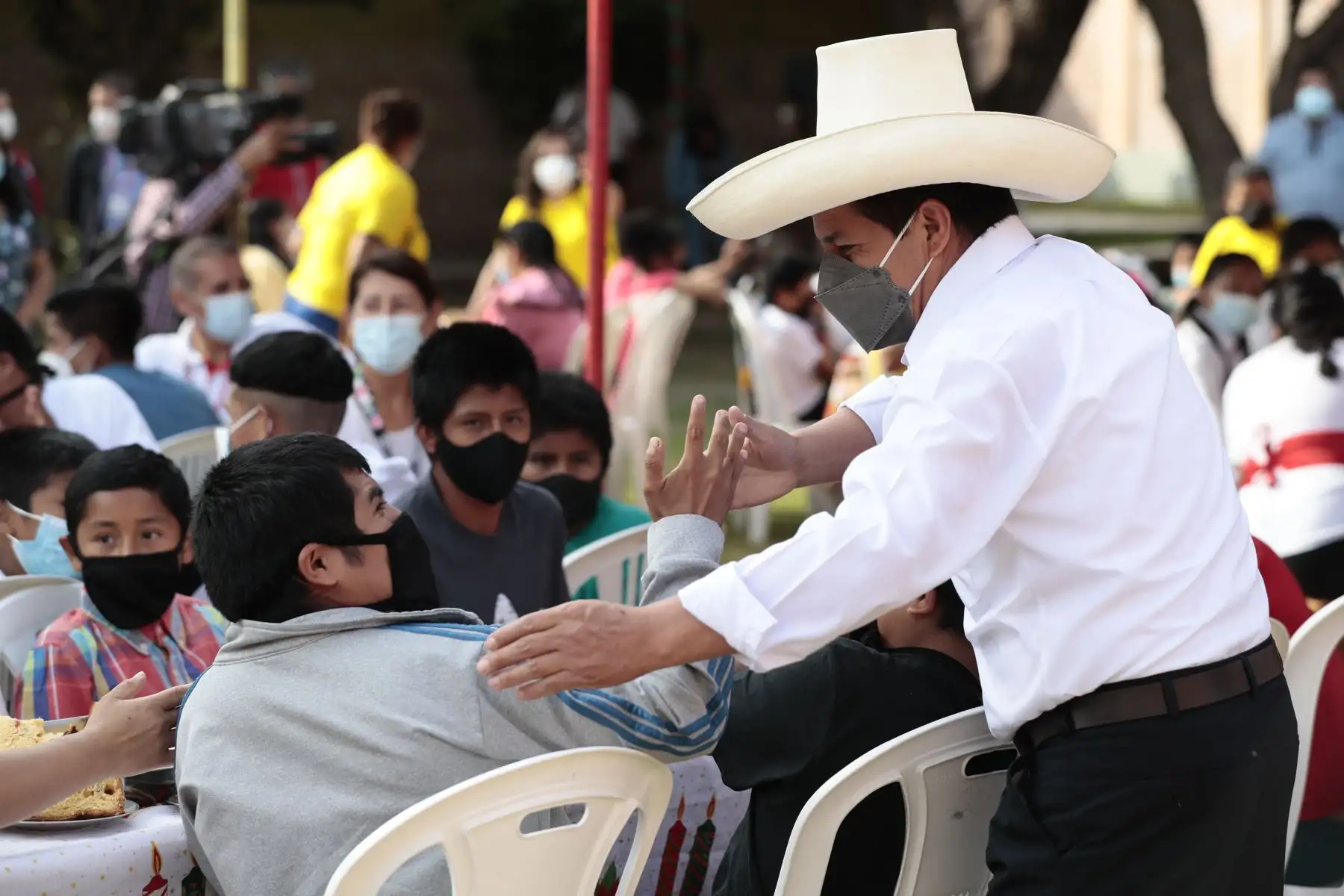 Presidente de la República, Pedro Castillo junto a ministra de la Mujer y Poblaciones Vulnerables, Anahí Durand, visitó el Centro de Acogida Residencial – CAR San Miguel Arcángel del INABIF.
Foto: ANDINA/Prensa Presidencia