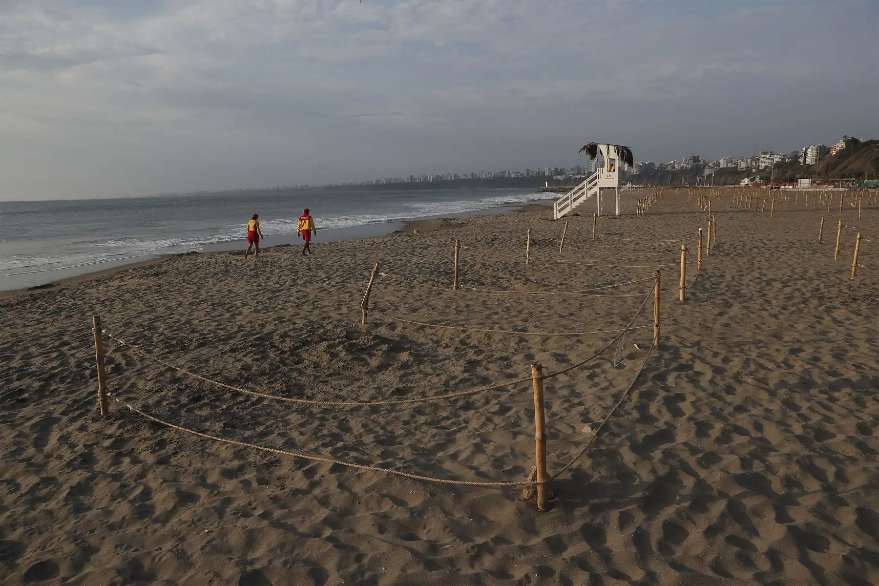 Asi lucen las playas de Chorrillos a pocas horas del 2022.
Foto: ANDINA/Renato Pajuelo