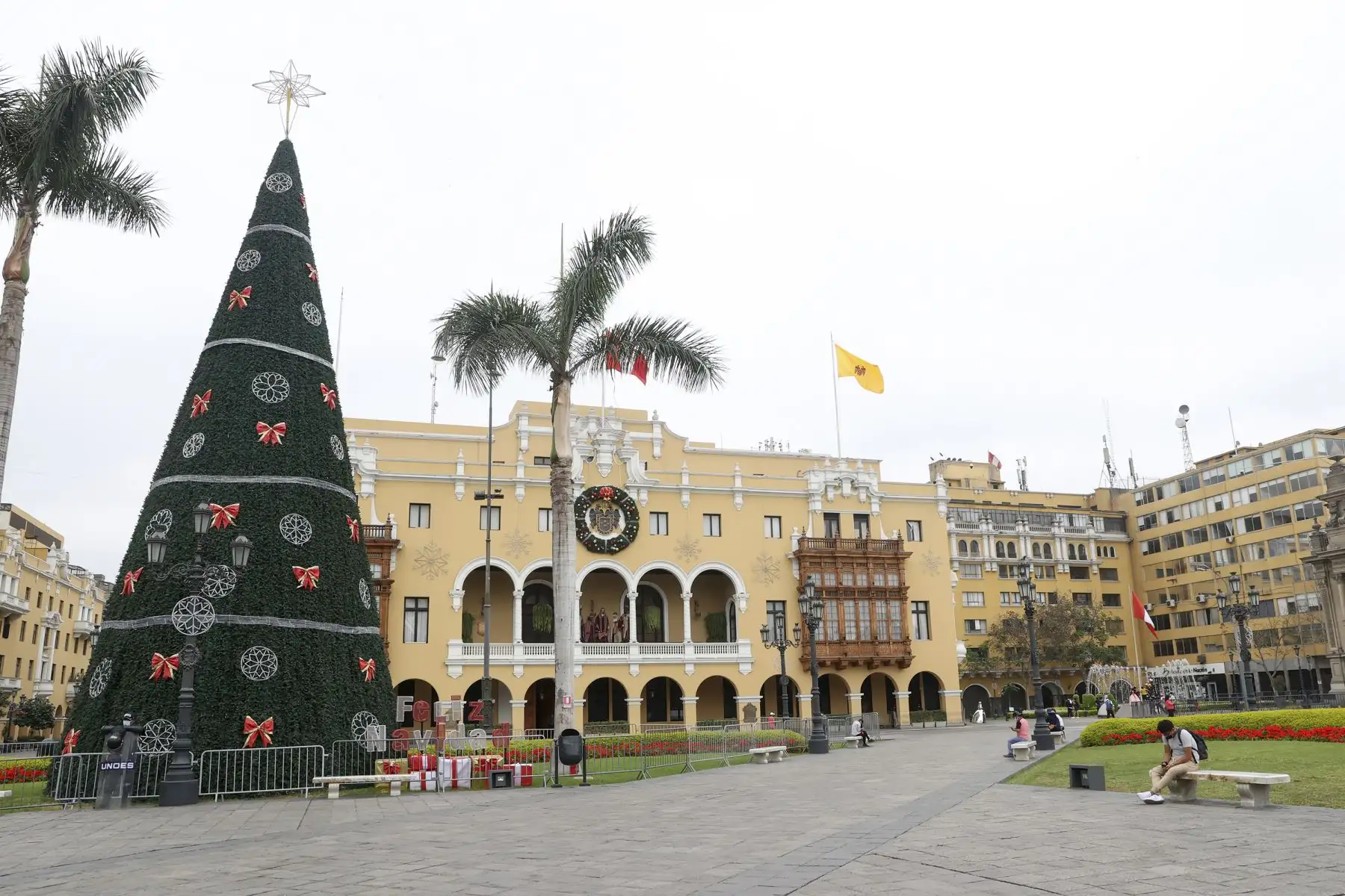 Así luce la Plaza Mayor de Lima durante el primer día del Año Nuevo 2022. Foto: ANDINA/Vidal Tarqui