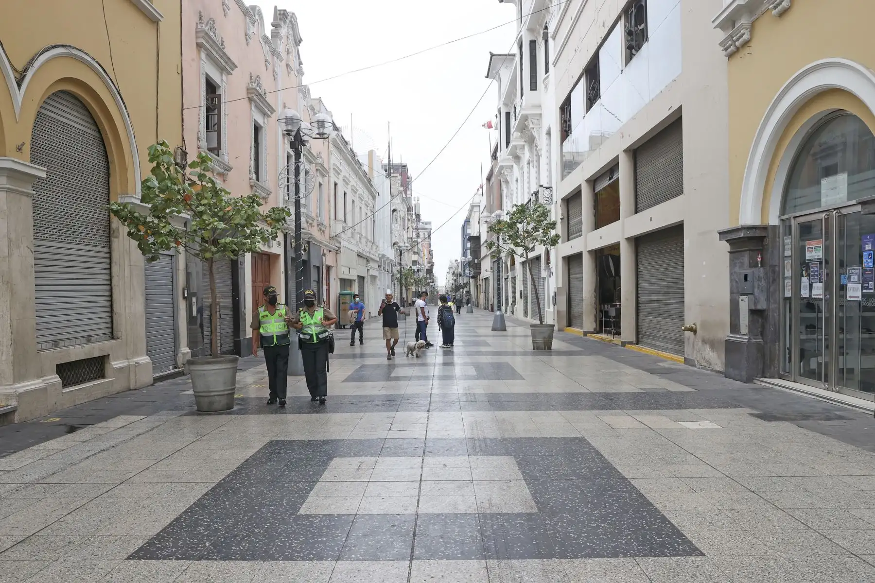 Así el jirón de la Unión durante el primer día del Año 2022. Foto: ANDINA/Vidal Tarqui