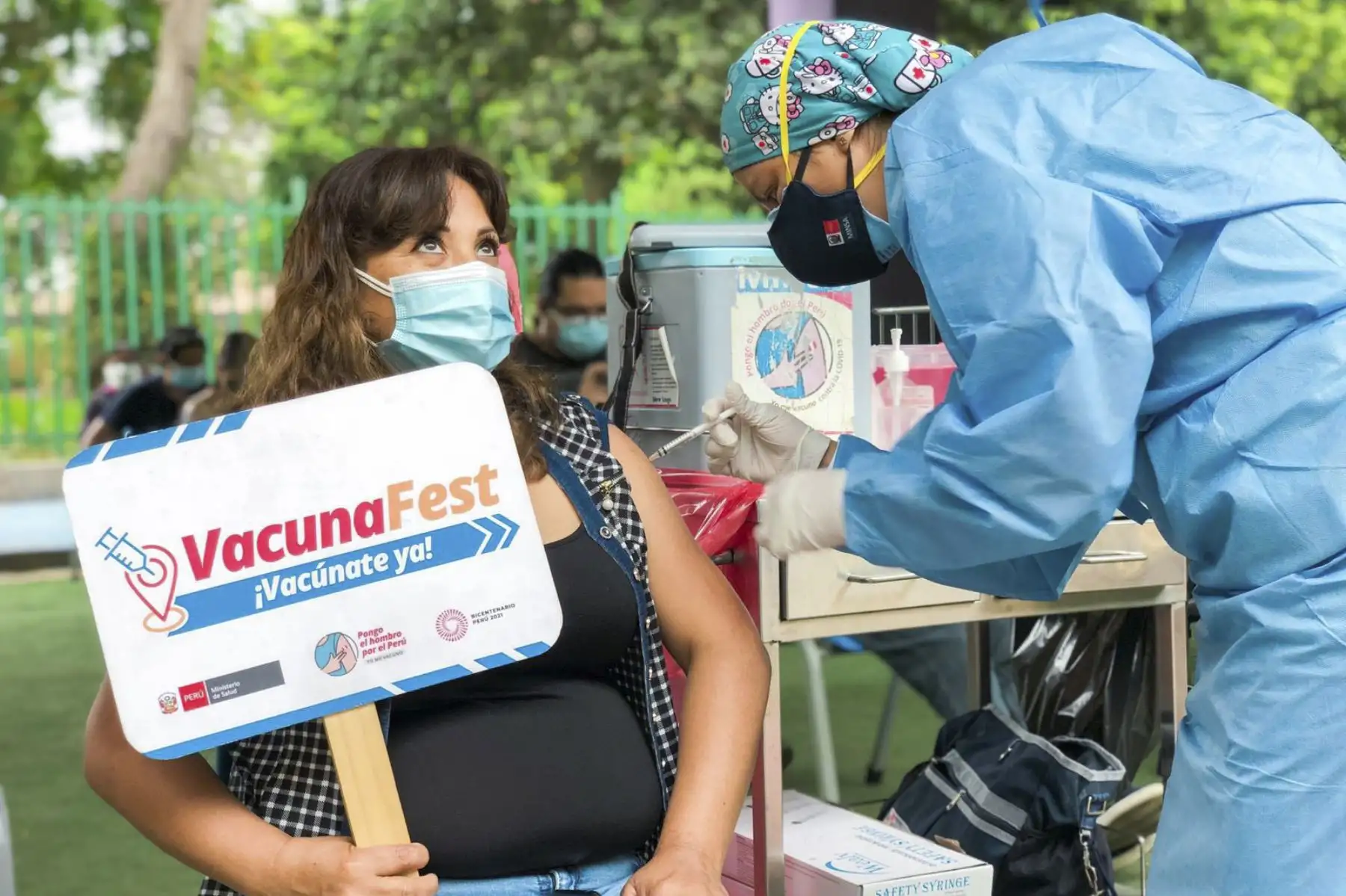 La vacunación contra la covid-19 continúa en Campo de Marte. Hoy domingo 2 de enero las brigadas de salud de la Diris Lima Centro vacunan a personas desde los 12 años en el horario habitual de 7 a.m. a 7 p.m. Foto: Minsa