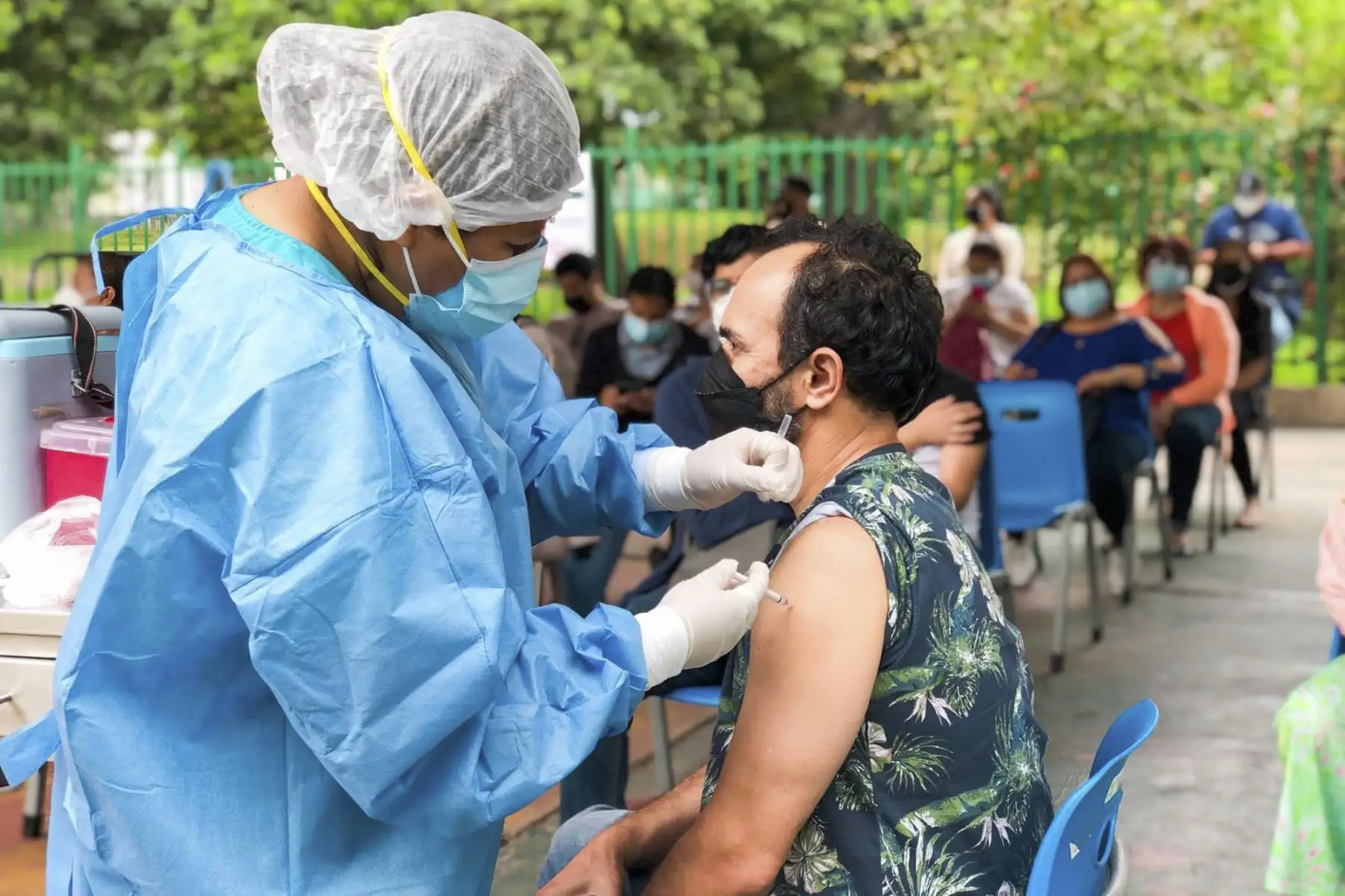 La vacunación contra la covid-19 continúa en Campo de Marte. Hoy domingo 2 de enero las brigadas de salud de la Diris Lima Centro vacunan a personas desde los 12 años en el horario habitual de 7 a.m. a 7 p.m. Foto: Minsa