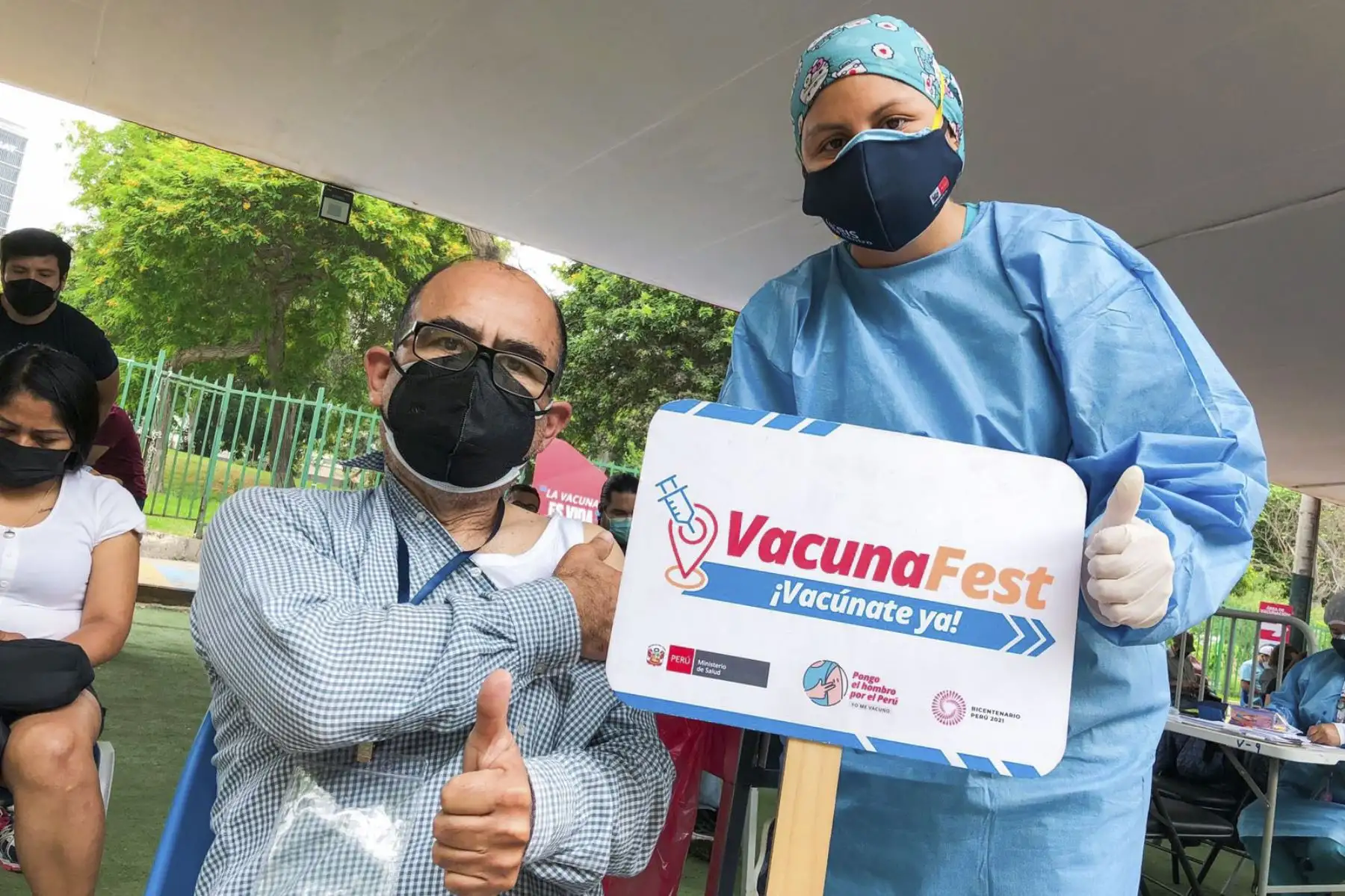 La vacunación contra la covid-19 continúa en Campo de Marte. Hoy domingo 2 de enero las brigadas de salud de la Diris Lima Centro vacunan a personas desde los 12 años en el horario habitual de 7 a.m. a 7 p.m. Foto: Minsa
