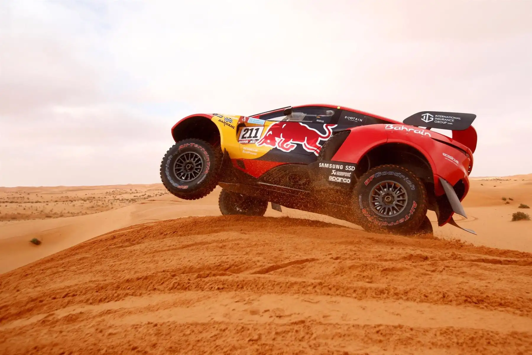 El piloto francés Sebastien Loeb y el copiloto belga Fabian Lurquin del equipo Bahrain Raid Xtreme en acción durante la etapa 2 del Rally Dakar 2022 entre Ha