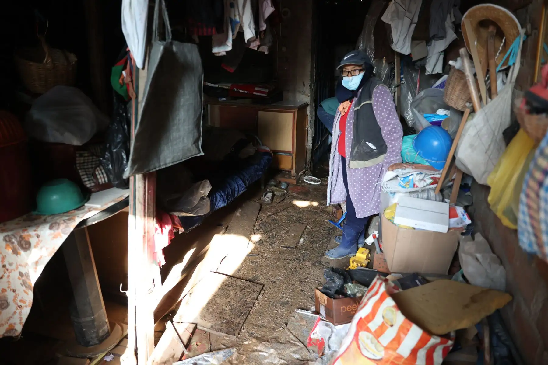 Un aniego ocasionado por la rotura de una tubería de agua potable afectó anoche a vecinos de la urbanización Canto Rey en San Juan de Lurigancho. Foto: ANDINA/Jhonel Rodríguez Robles