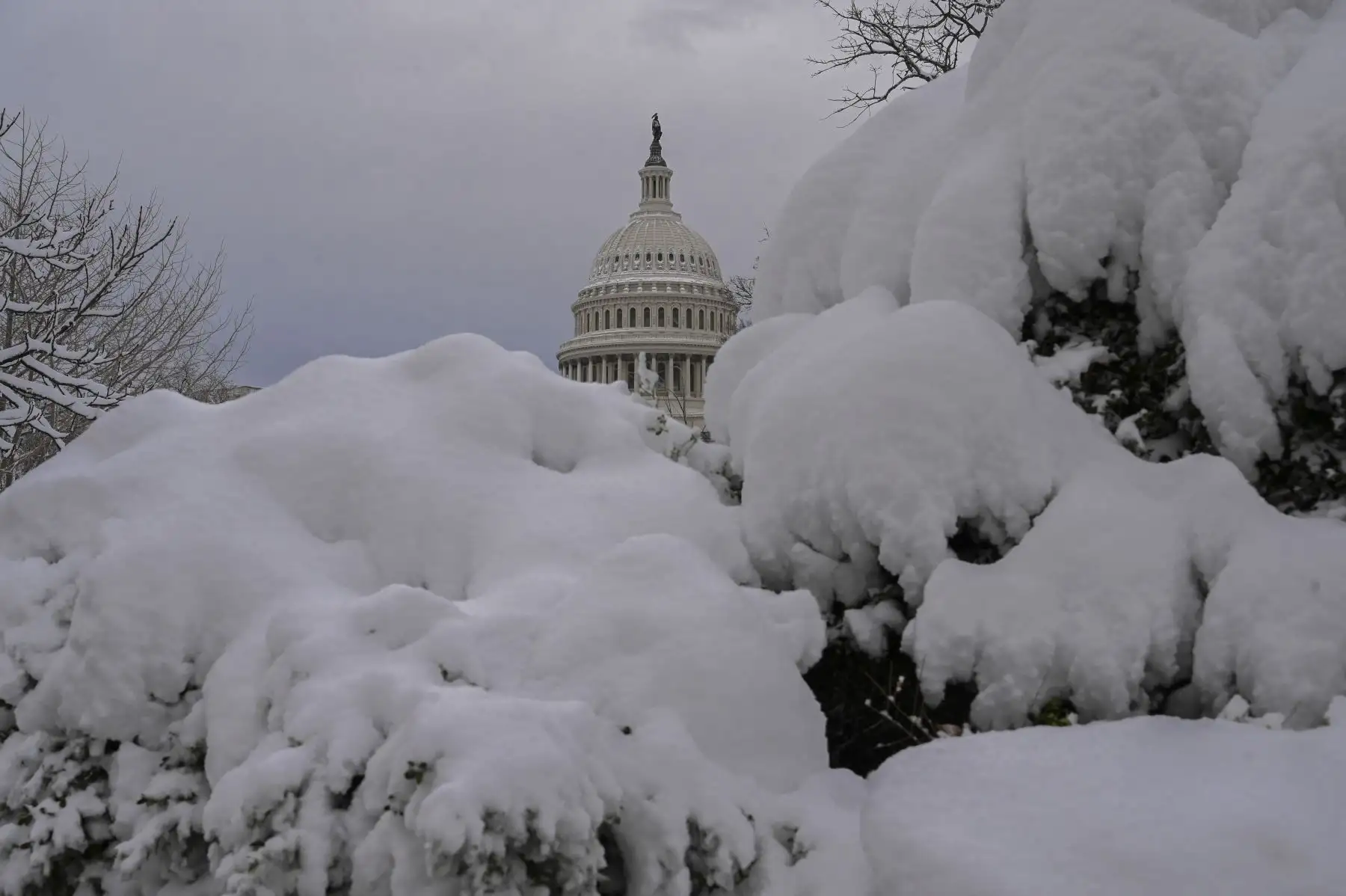El Capitolio de los EE. UU. Se muestra después de una tormenta de invierno sobre la región de la capital el 3 de enero de 2022 en Washington, DC. 
Foto: AFP