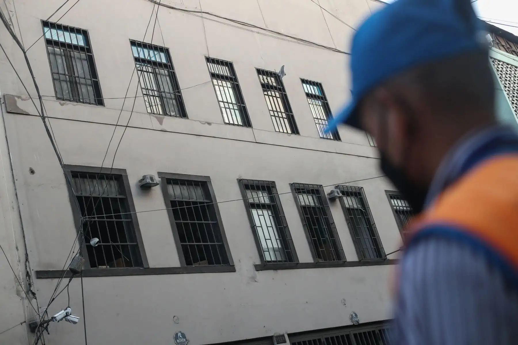Incendio registrado en una galería de la cuadra 10 del Jirón Paruro en el Centro de Lima pudo ser controlado gracias a la rápida acción de los Bomberos y la Municipalidad de Lima a través de su gerencia de control de riesgo y desastres. Foto: ANDINA/Carla Patiño