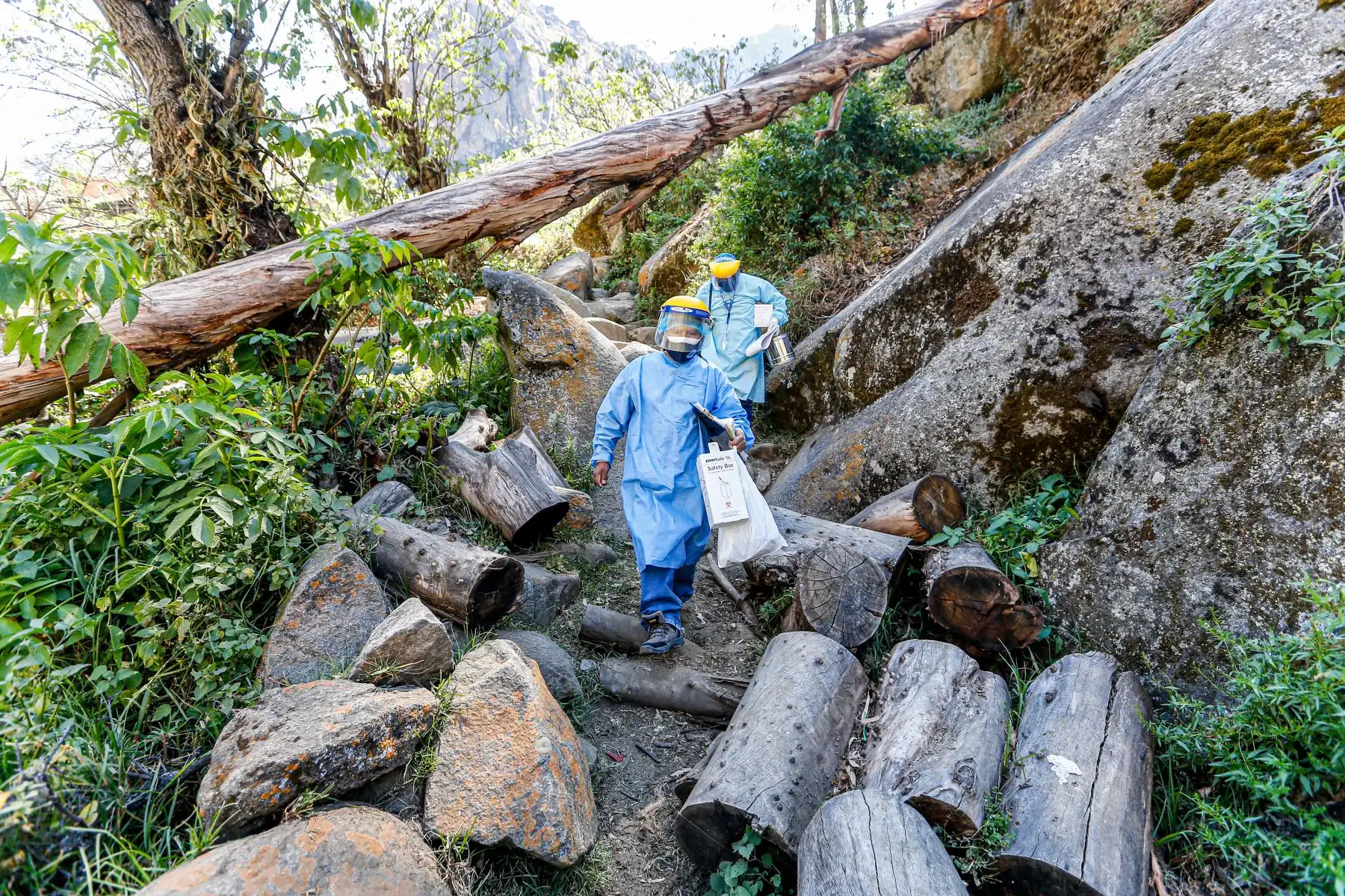 La exposición fotográfica “Volver a vivir: Rastros y rostros de la pandemia en el Perú”, se realizará del 6 de diciembre al 30 de enero de 2022, y comprende un total de 60 fotografías que retratan el inicio de la pandemia hasta el actual momento del proceso de vacunación anticovid en nuestro país.
Foto: ANDINA/MINSA